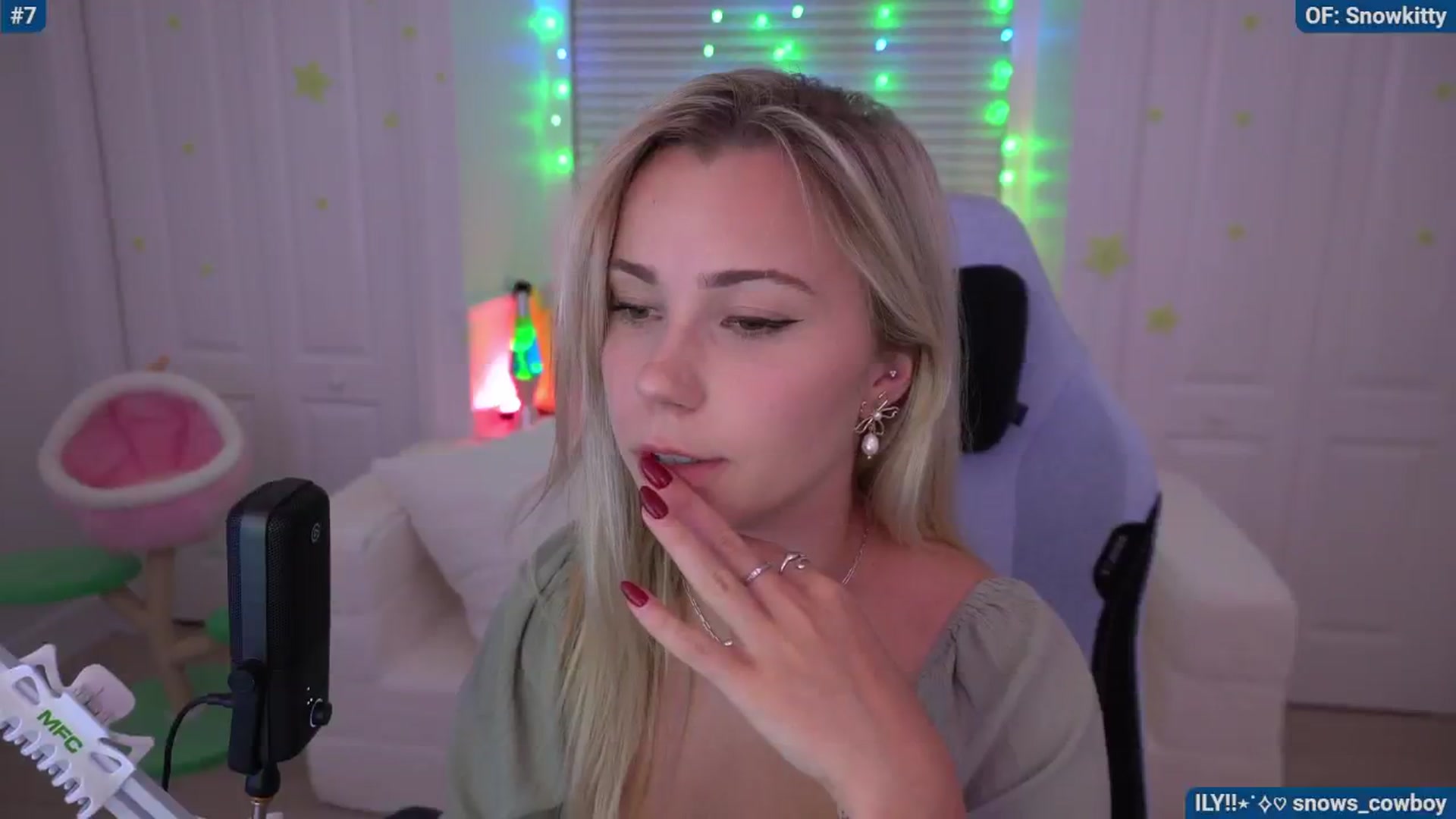 Gallery image thumbnail from Snowkitty's myfreecams stream on, 05/11/2024, 03:42 image 3 of 20