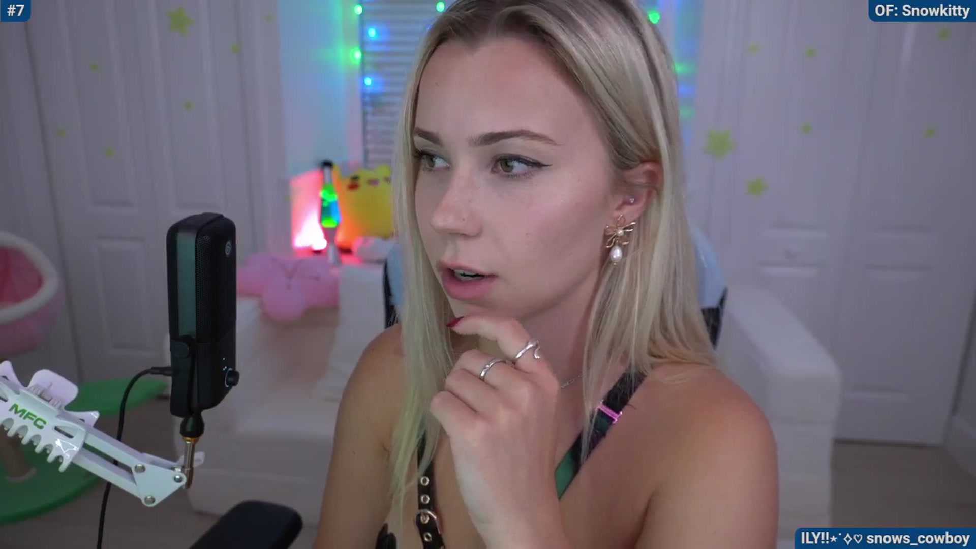 Gallery image thumbnail from Snowkitty's myfreecams stream on, 05/11/2024, 05:28 image 10 of 20