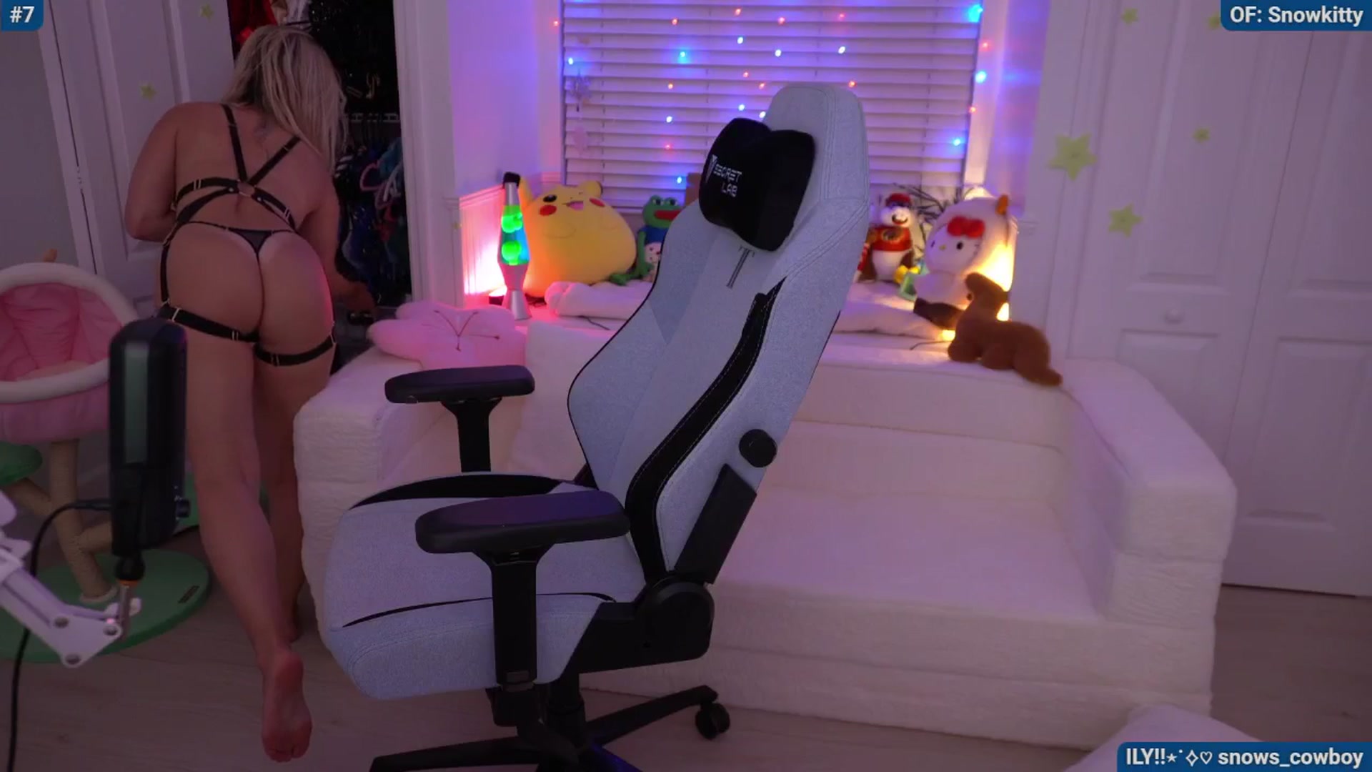 Gallery image thumbnail from Snowkitty's myfreecams stream on, 05/11/2024, 05:28 image 5 of 20