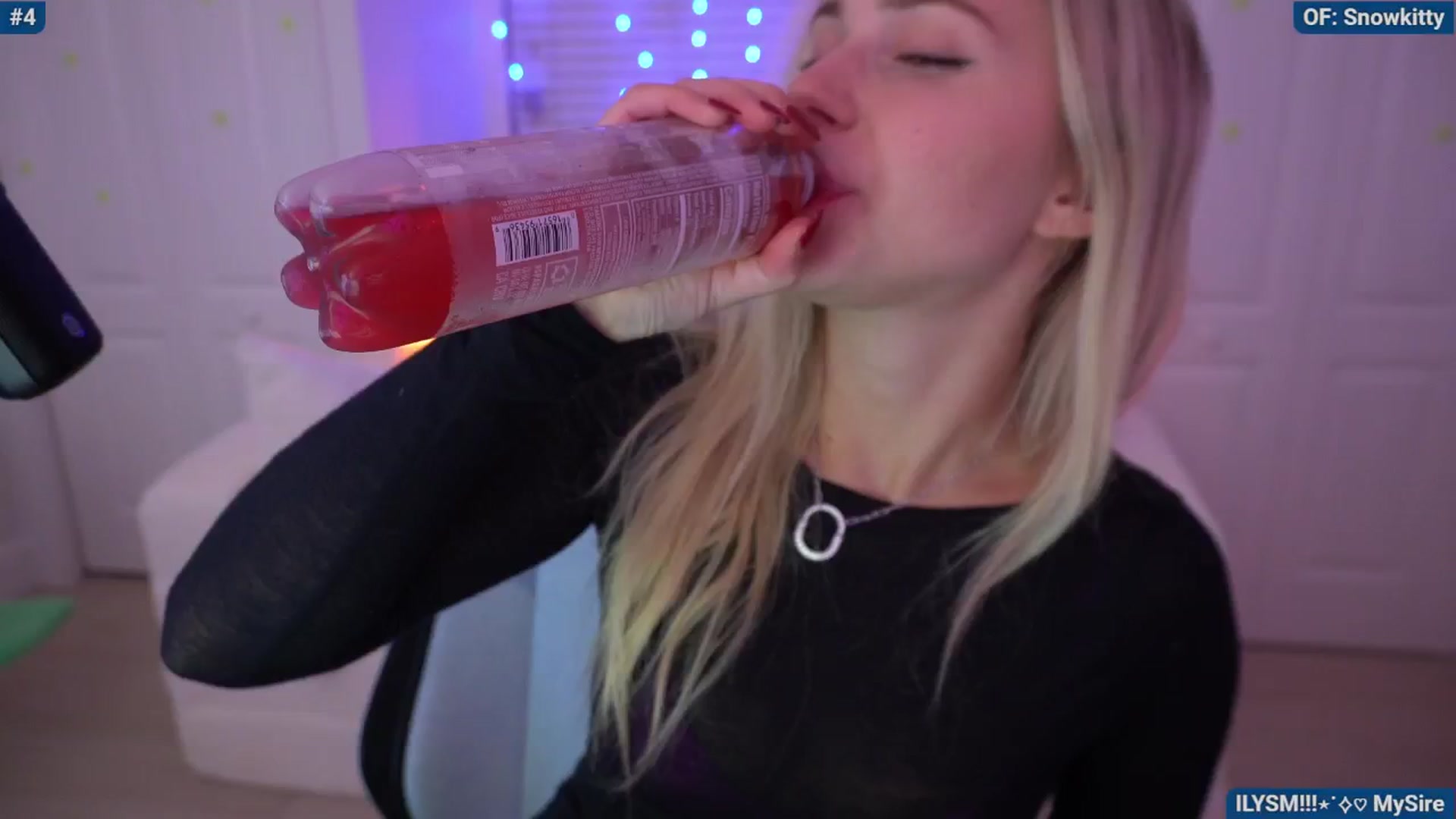Gallery image thumbnail from Snowkitty's myfreecams stream on, 05/21/2024, 03:04 image 9 of 20