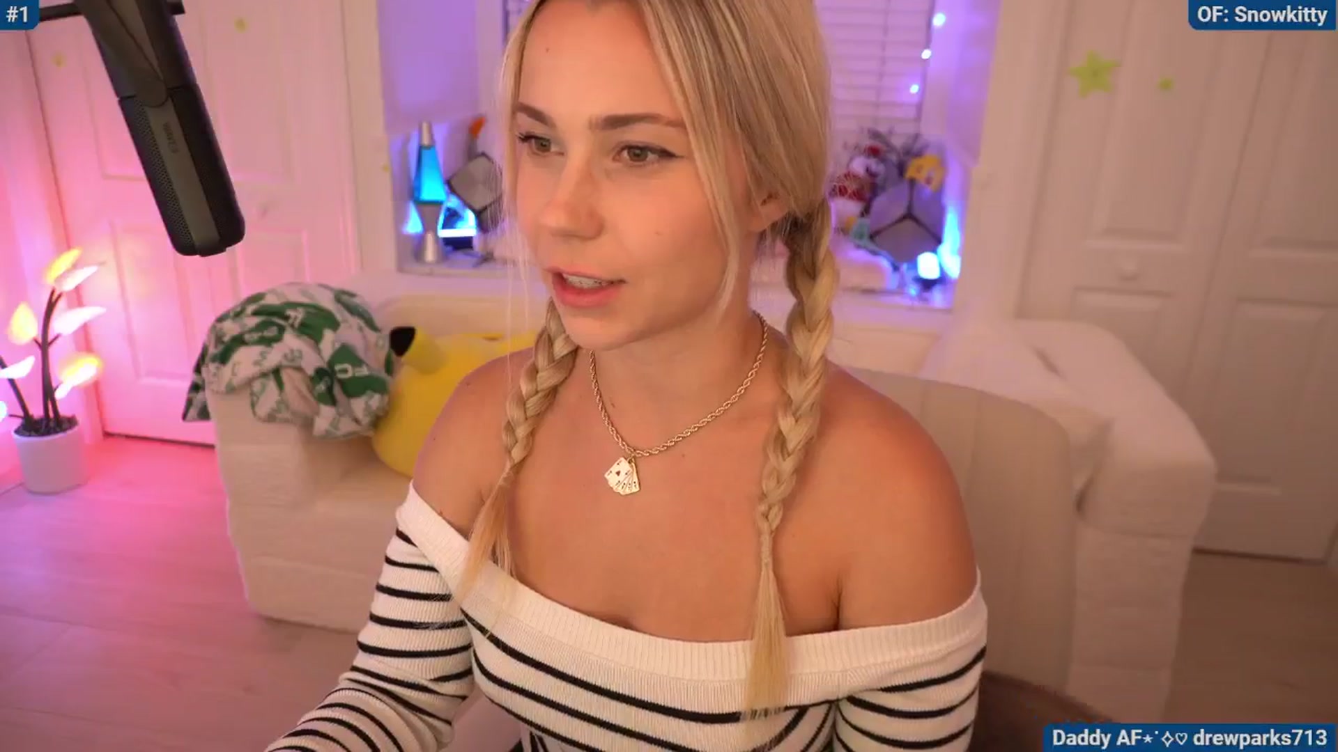 Gallery image thumbnail from Snowkitty's myfreecams stream on, 06/10/2024, 04:46 image 14 of 20