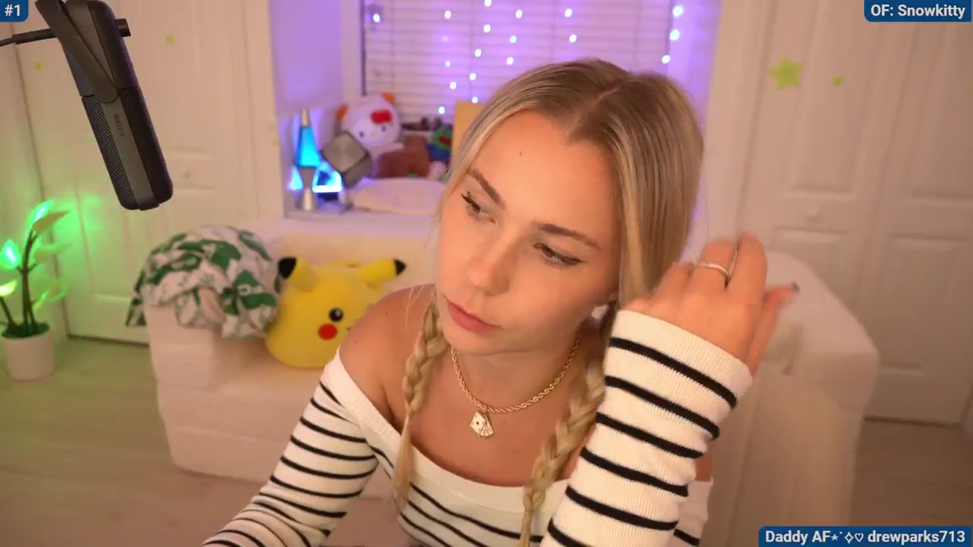 Gallery image thumbnail from Snowkitty's myfreecams stream on, 06/10/2024, 04:46 image 18 of 20