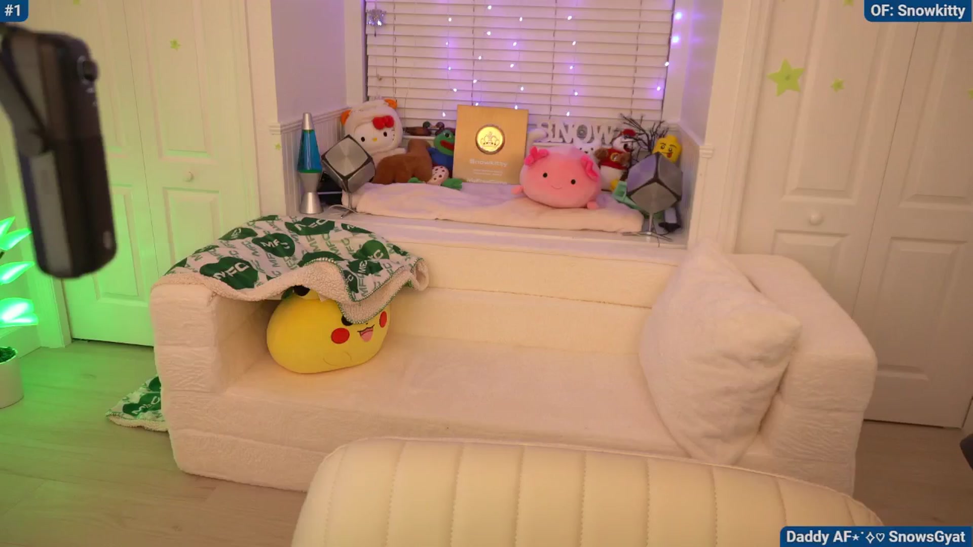 Gallery image thumbnail from Snowkitty's myfreecams stream on, 06/11/2024, 02:04 image 10 of 20