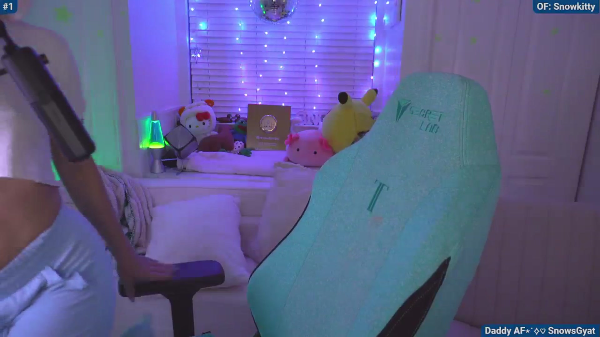 Gallery image thumbnail from Snowkitty's myfreecams stream on, 06/13/2024, 02:17 image 12 of 20