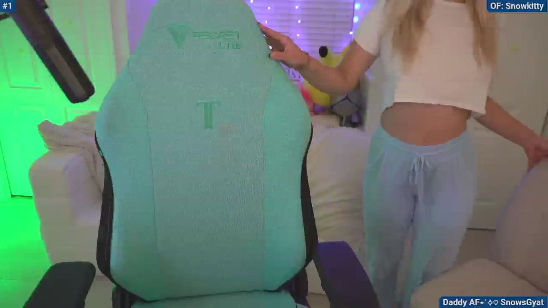 Gallery image thumbnail from Snowkitty's myfreecams stream on, 06/13/2024, 02:17 image 16 of 20