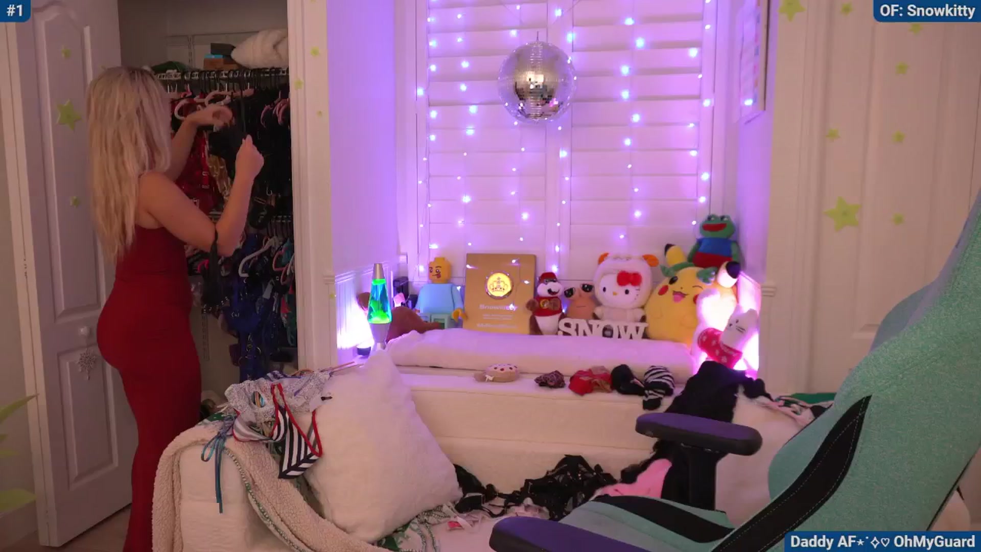Gallery image thumbnail from Snowkitty's myfreecams stream on, 06/17/2024, 03:44 image 13 of 20