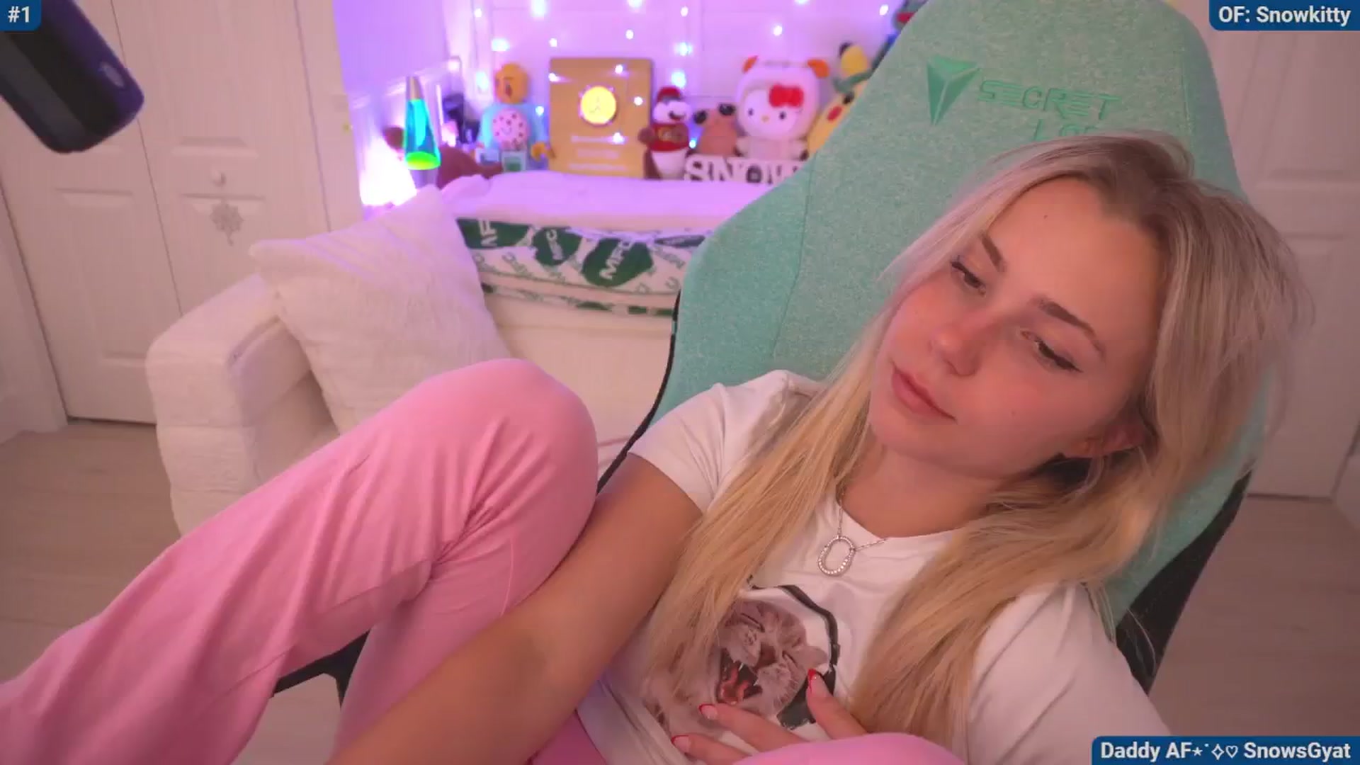 Gallery image thumbnail from Snowkitty's myfreecams stream on, 06/18/2024, 03:02 image 10 of 20