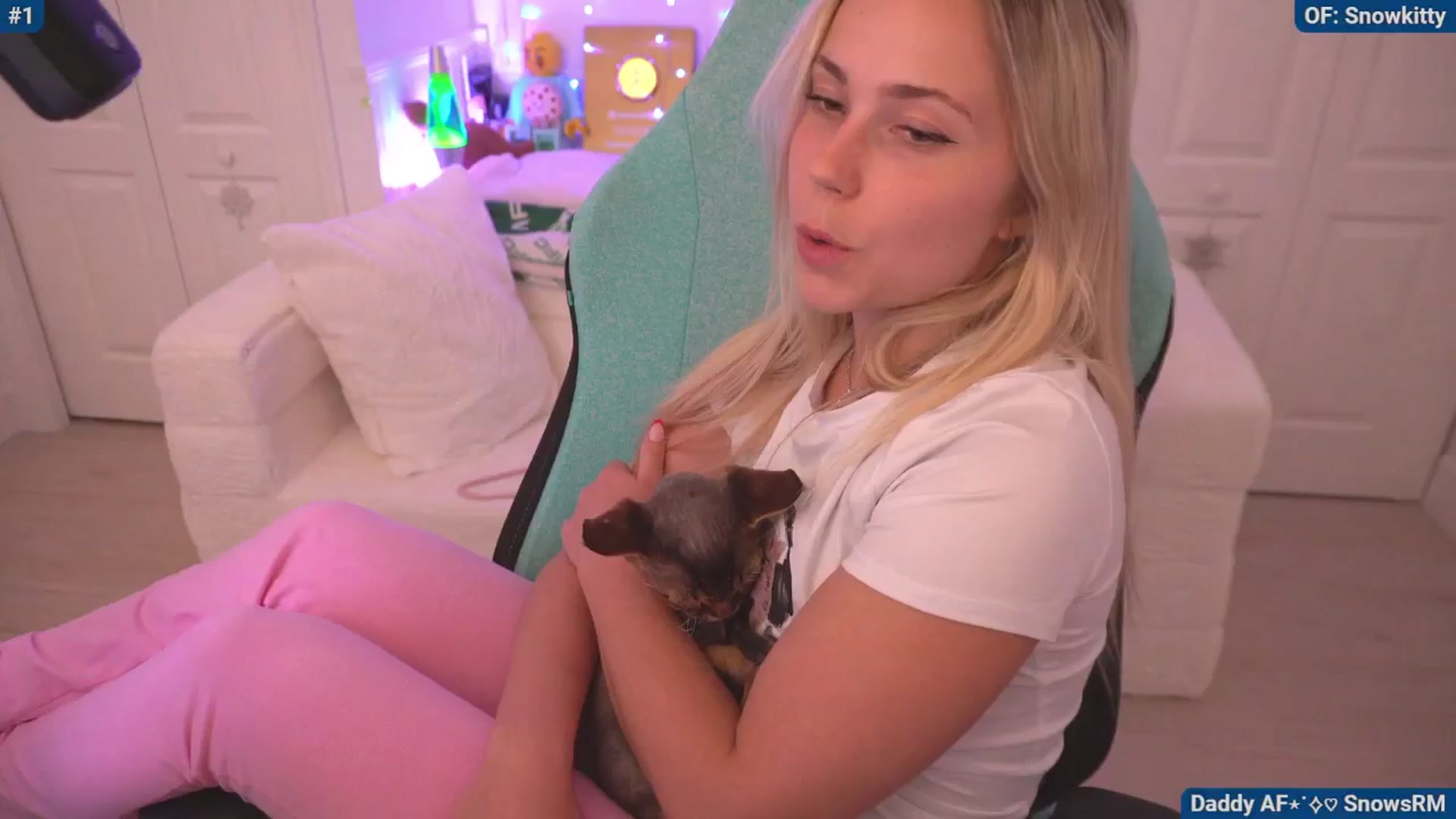 Gallery image thumbnail from Snowkitty's myfreecams stream on, 06/18/2024, 03:02 image 18 of 20