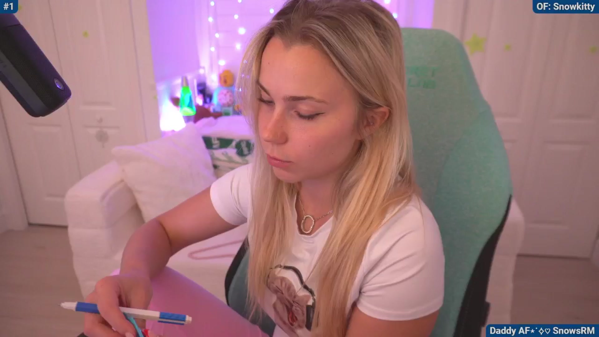 Gallery image thumbnail from Snowkitty's myfreecams stream on, 06/18/2024, 03:02 image 14 of 20