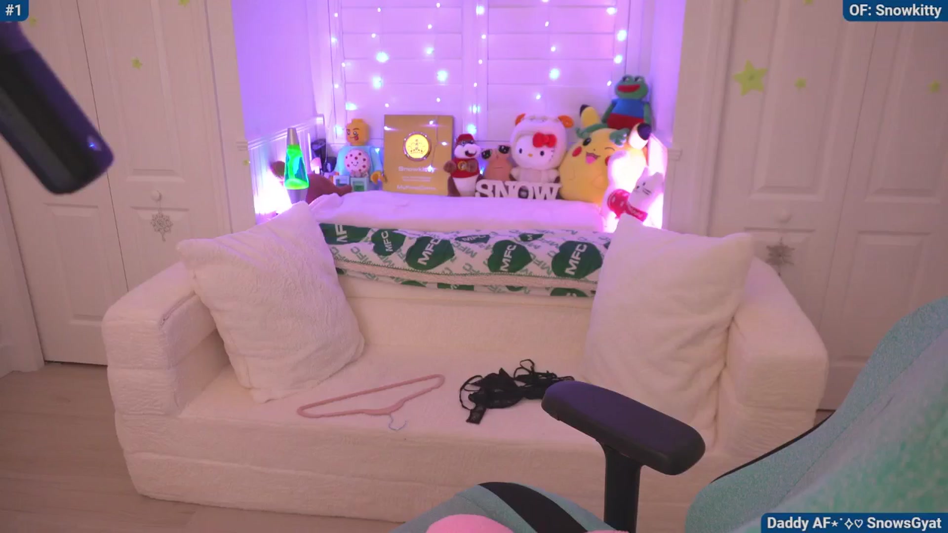 Gallery image thumbnail from Snowkitty's myfreecams stream on, 06/18/2024, 03:02 image 12 of 20