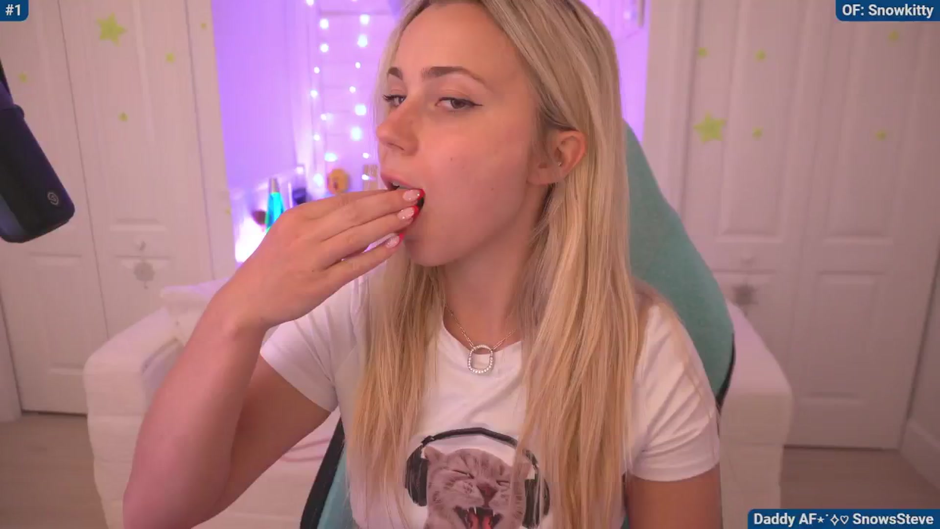 Gallery image thumbnail from Snowkitty's myfreecams stream on, 06/18/2024, 03:02 image 5 of 20