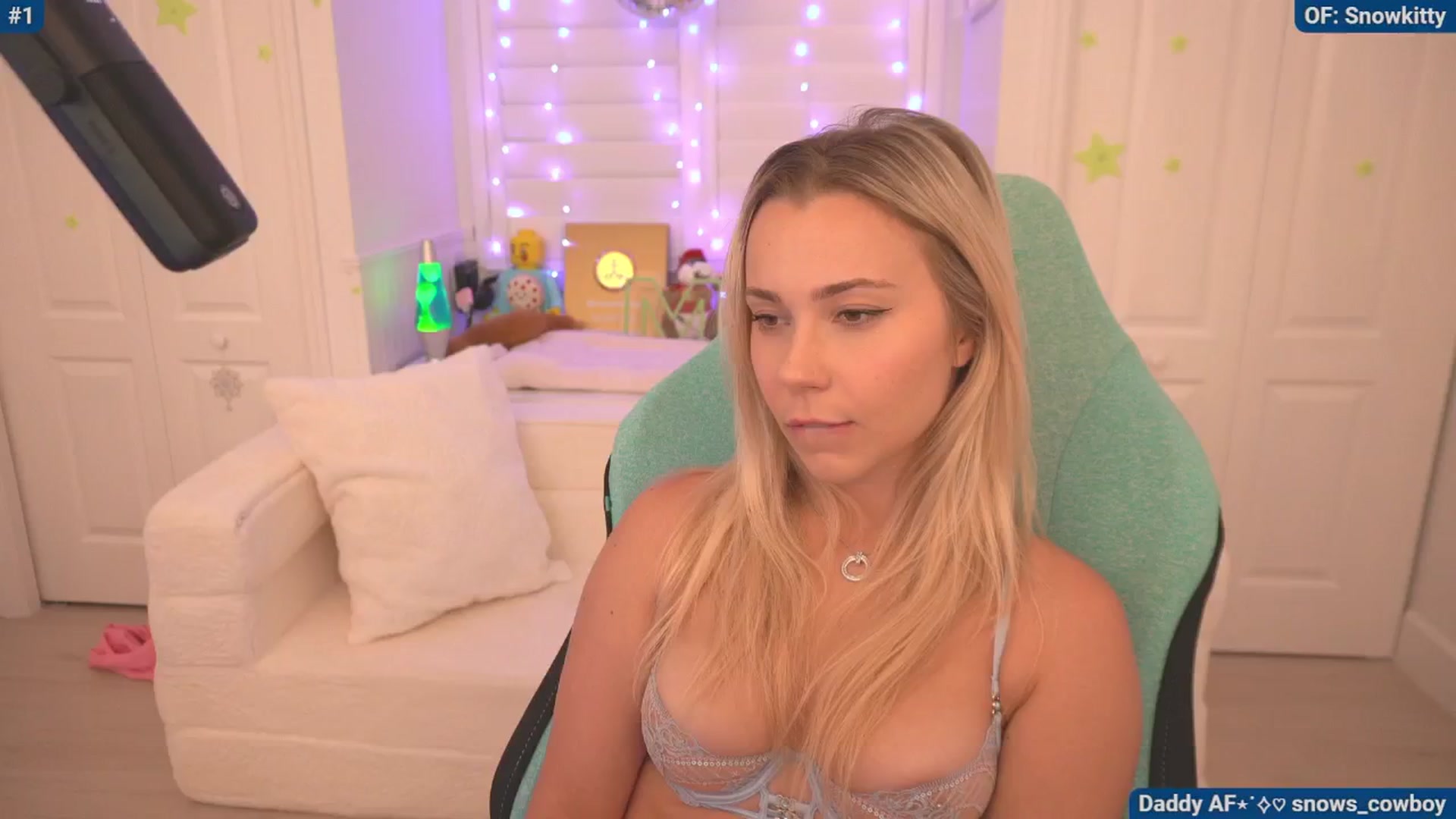 Gallery image thumbnail from Snowkitty's myfreecams stream on, 06/28/2024, 02:49 image 16 of 20