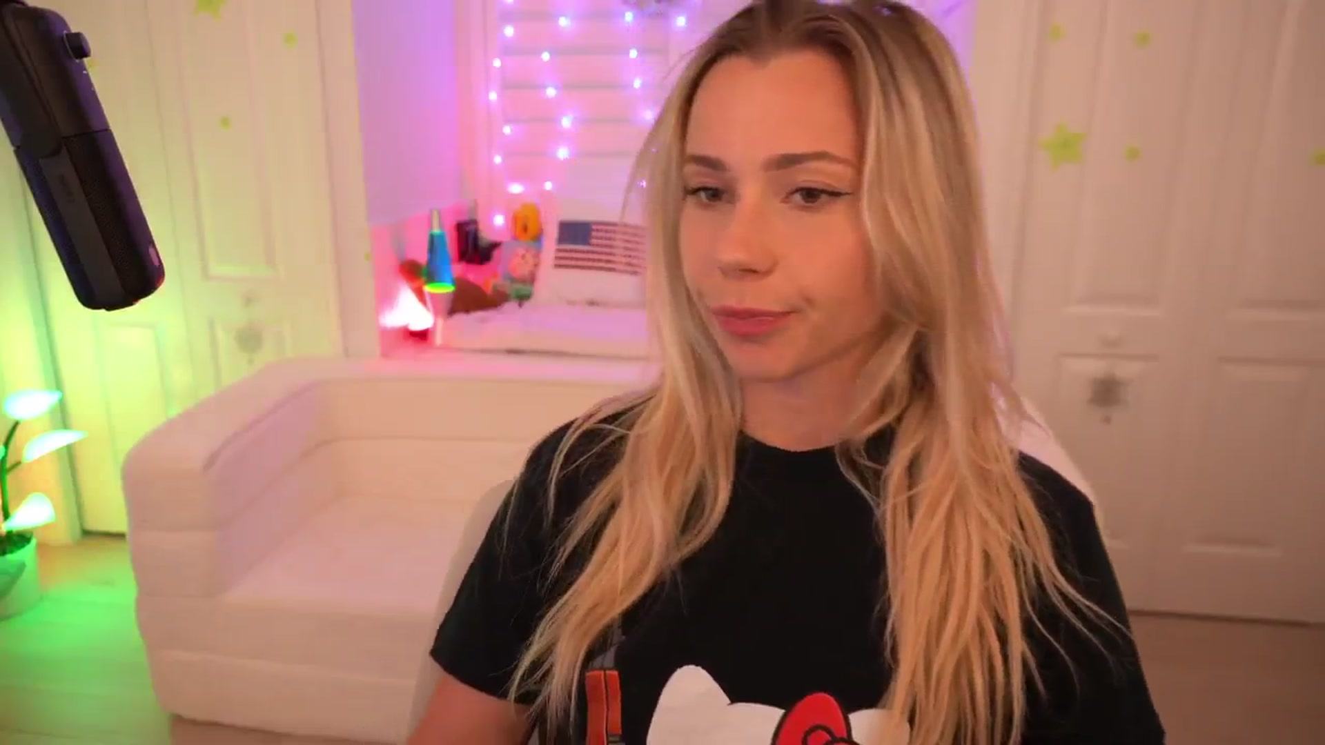 Gallery image thumbnail from Snowkitty's myfreecams stream on, 07/16/2024, 02:58 image 6 of 20