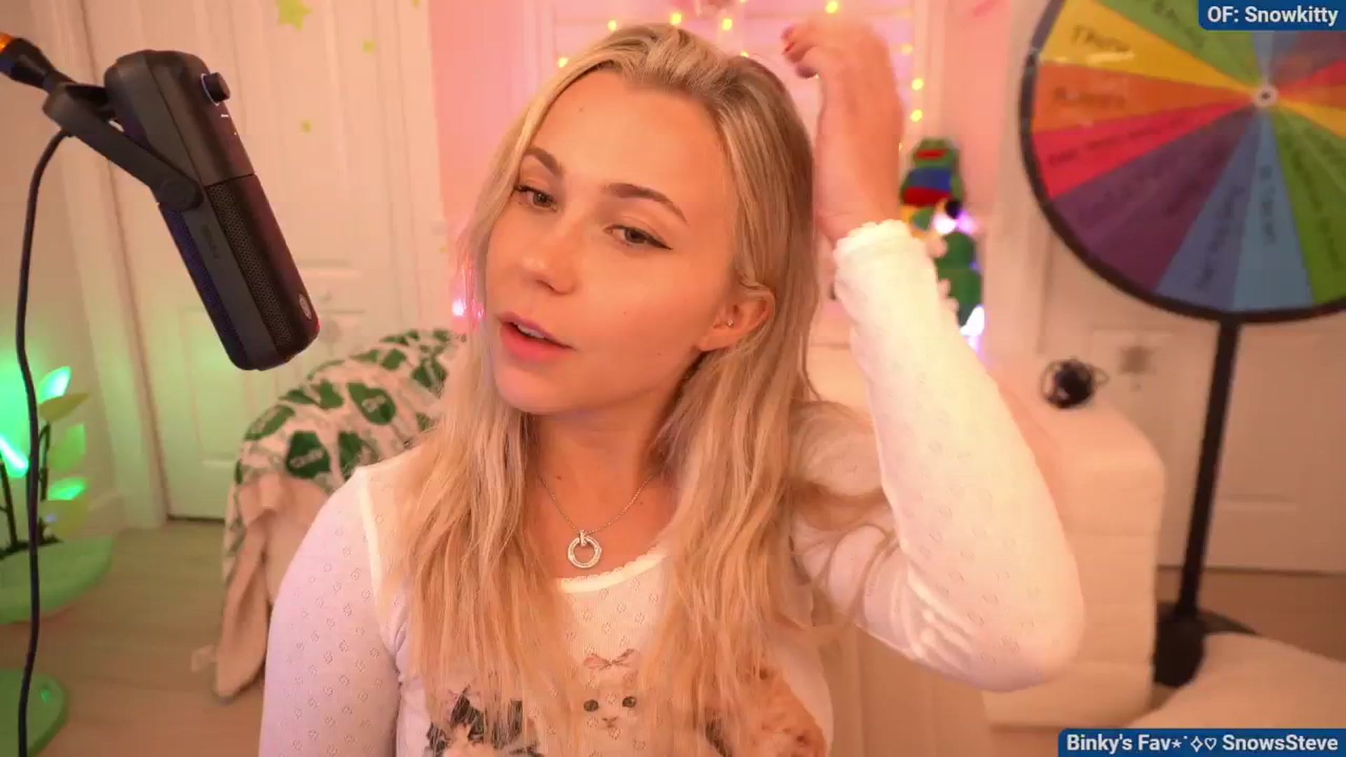 Gallery image thumbnail from Snowkitty's myfreecams stream on, 08/08/2024, 03:53 image 12 of 20