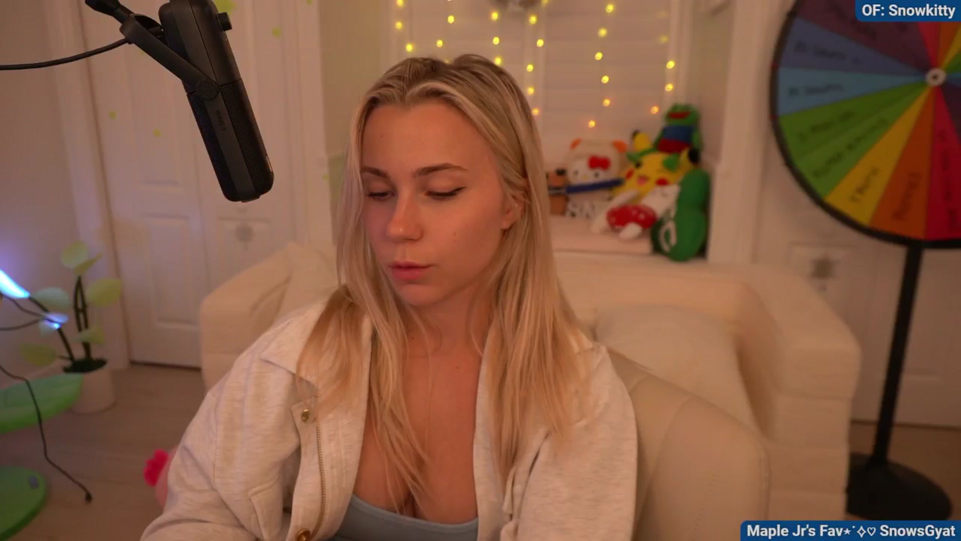 Gallery image thumbnail from Snowkitty's myfreecams stream on, 08/14/2024, 01:29 image 2 of 20