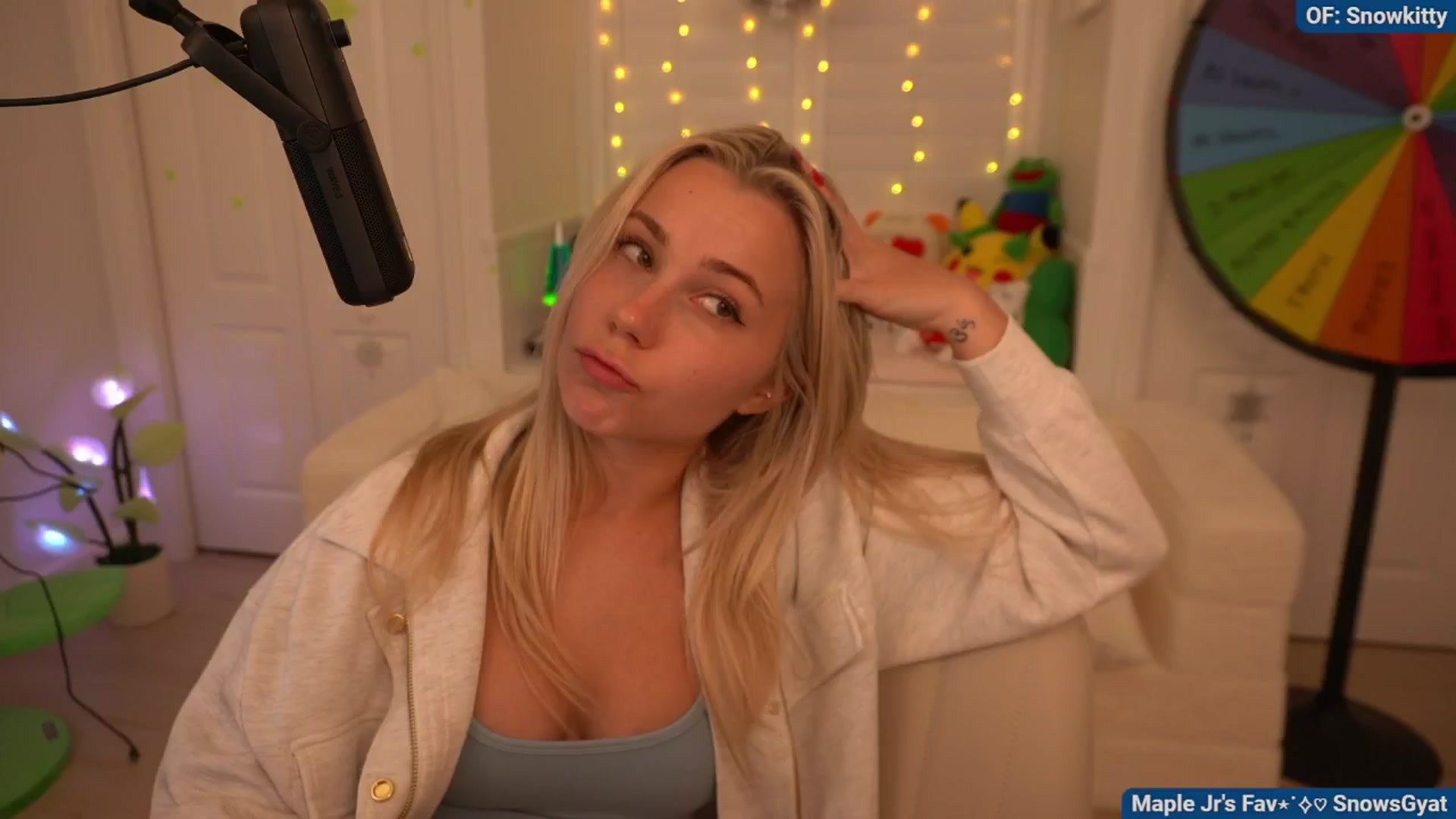 Gallery image thumbnail from Snowkitty's myfreecams stream on, 08/14/2024, 01:29 image 1 of 20
