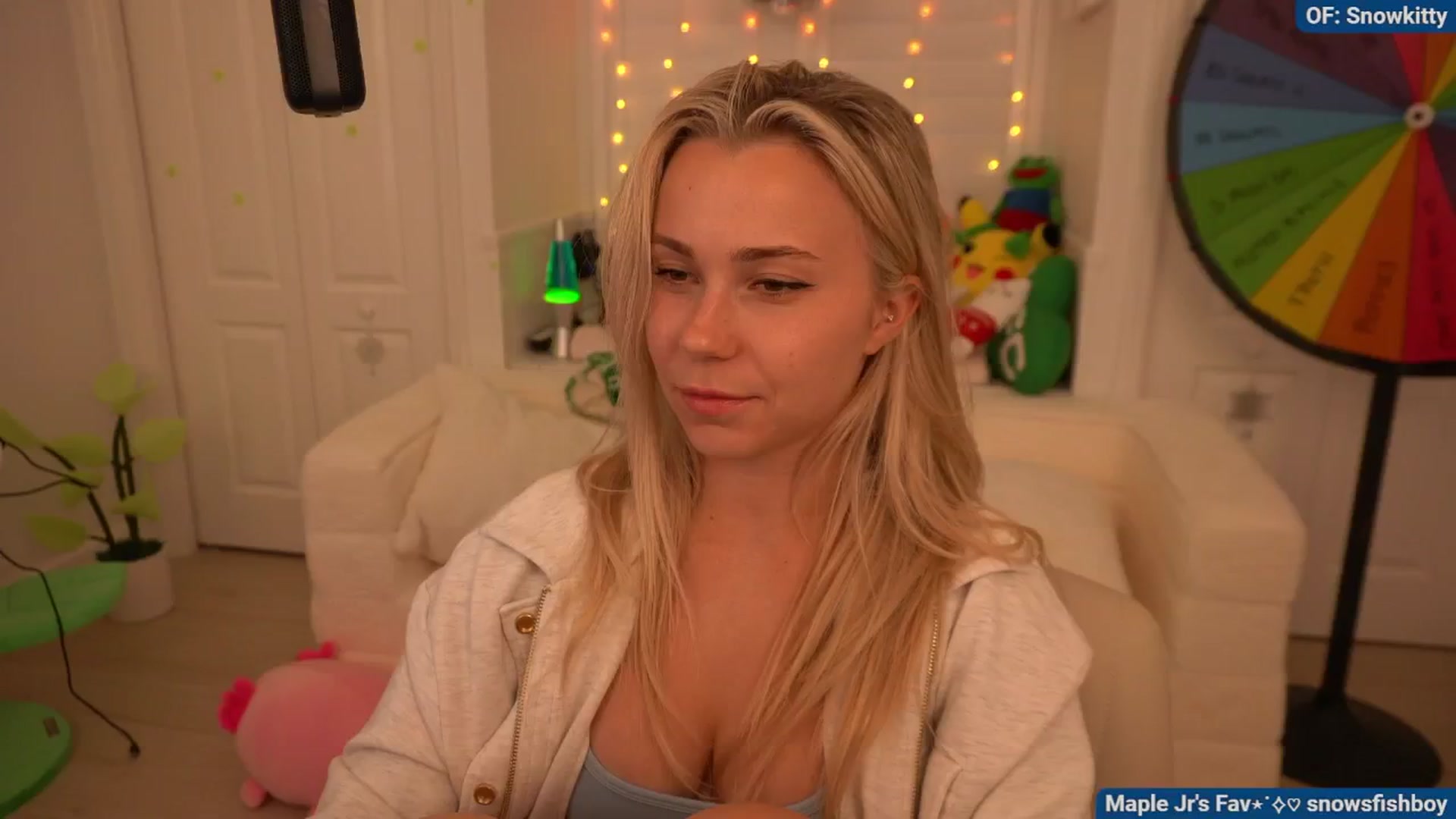 Gallery image thumbnail from Snowkitty's myfreecams stream on, 08/14/2024, 01:29 image 13 of 20