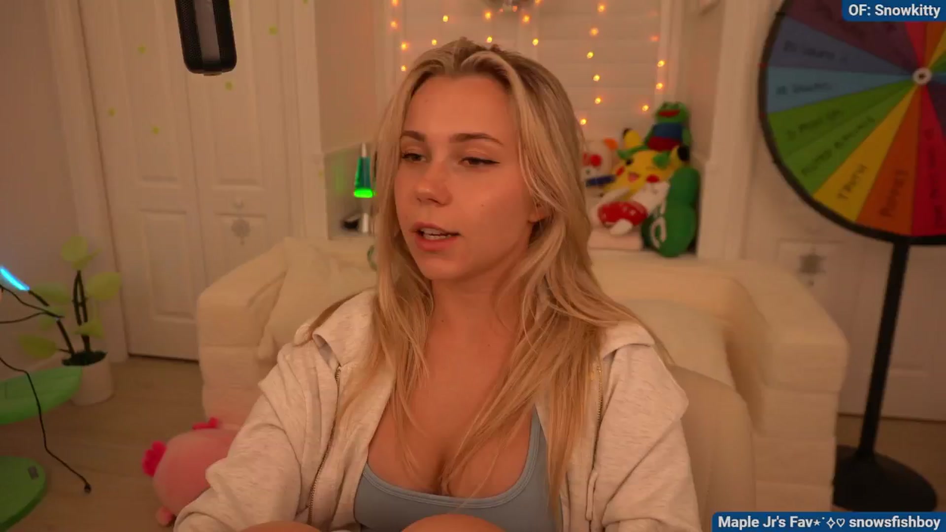 Gallery image thumbnail from Snowkitty's myfreecams stream on, 08/14/2024, 01:29 image 12 of 20