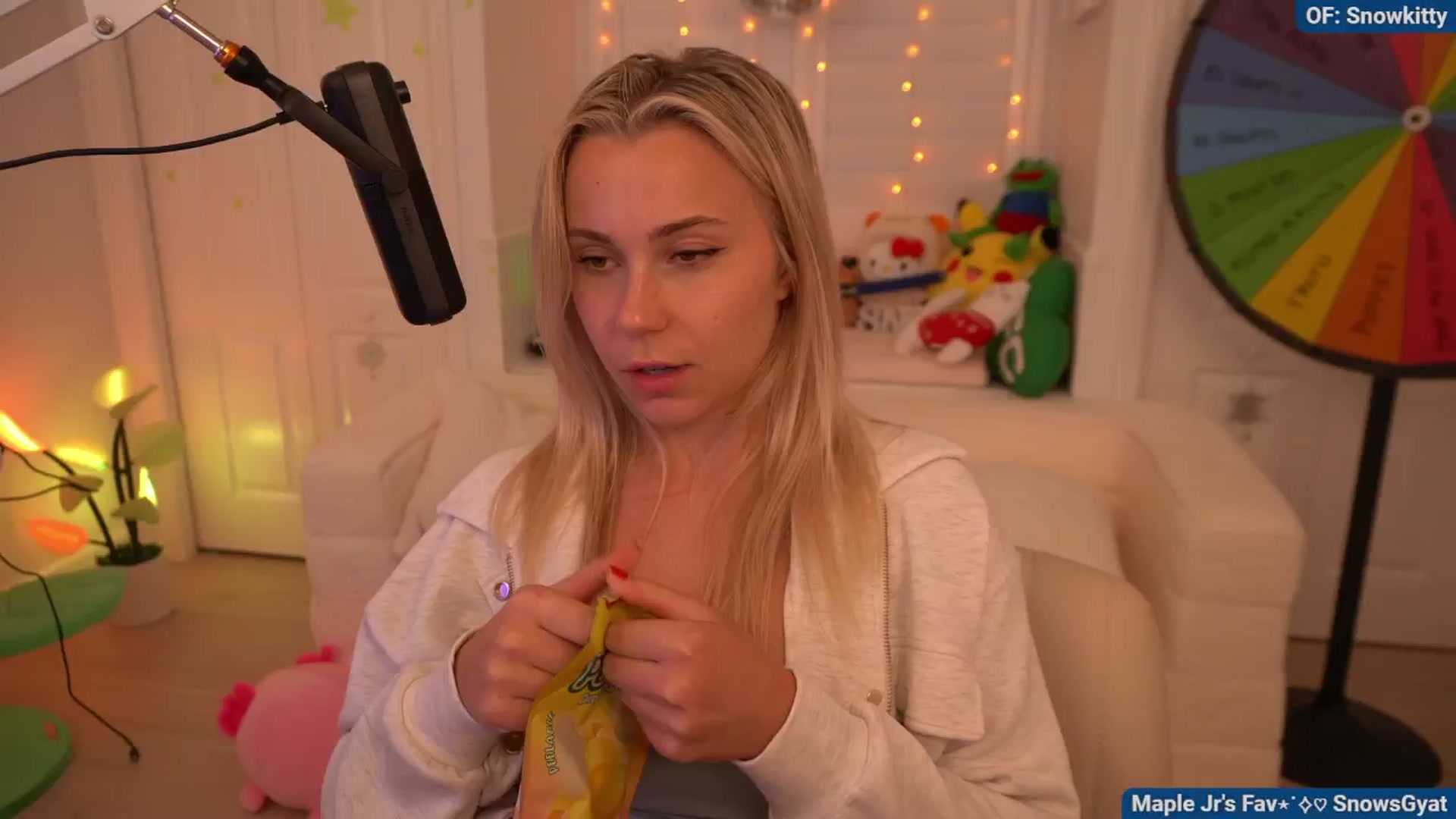 Gallery image thumbnail from Snowkitty's myfreecams stream on, 08/14/2024, 01:29 image 4 of 20
