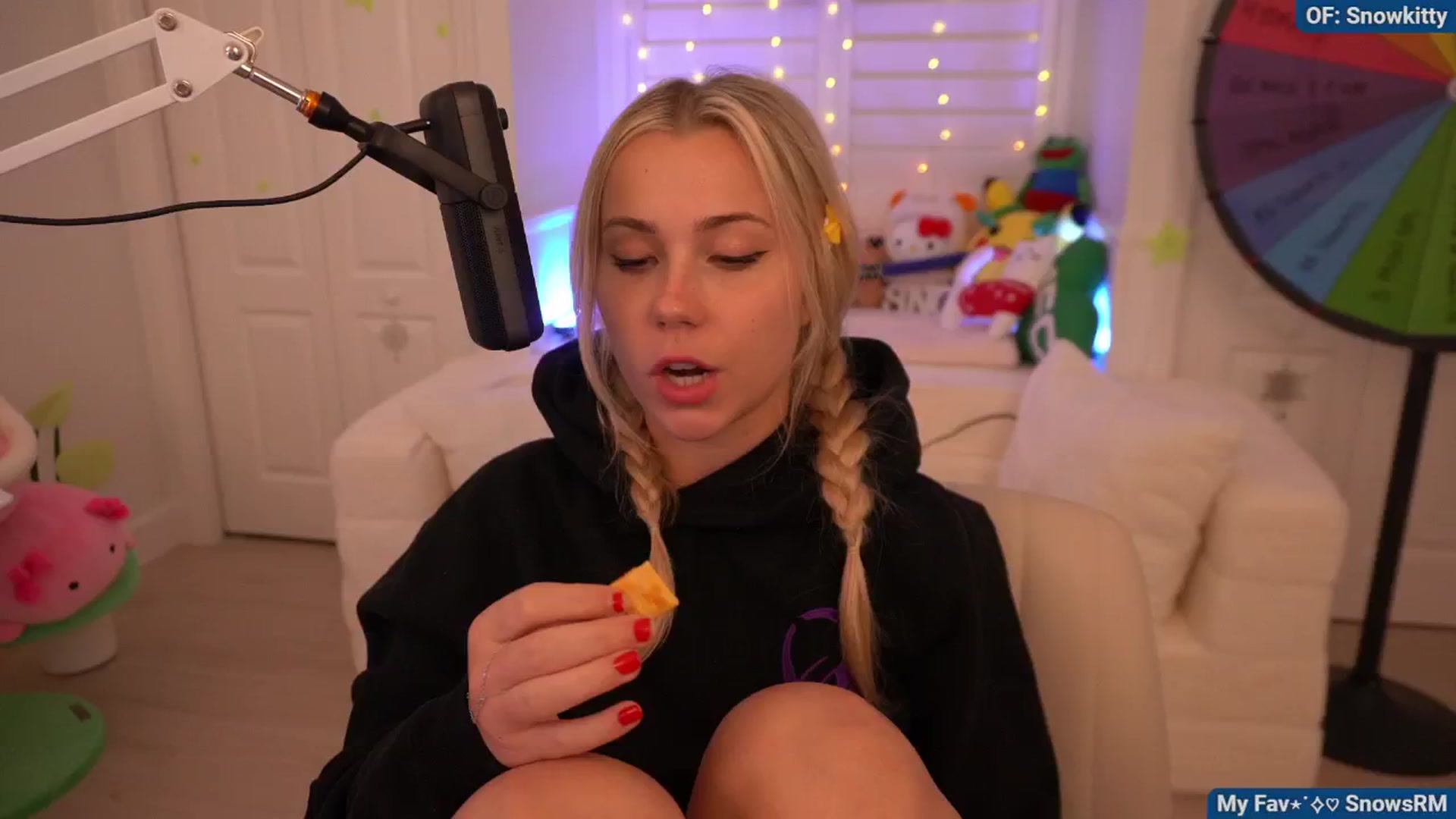Gallery image thumbnail from Snowkitty's myfreecams stream on, 08/16/2024, 05:53 image 18 of 20