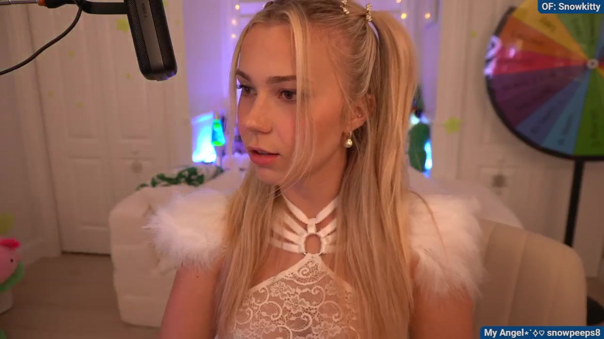 Gallery image thumbnail from Snowkitty's myfreecams stream on, 08/17/2024, 06:07 image 4 of 20