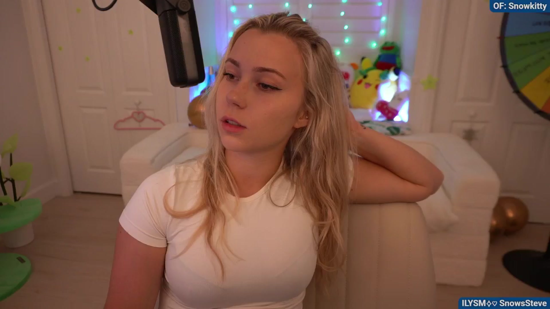 Gallery image thumbnail from Snowkitty's myfreecams stream on, 08/27/2024, 03:10 image 2 of 20