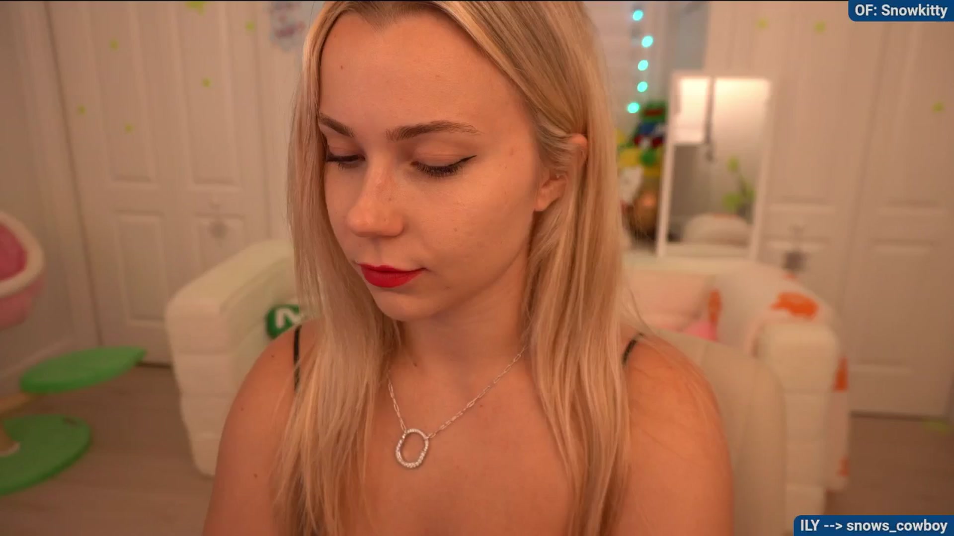 Gallery image thumbnail from Snowkitty's myfreecams stream on, 09/17/2024, 04:57 image 17 of 20