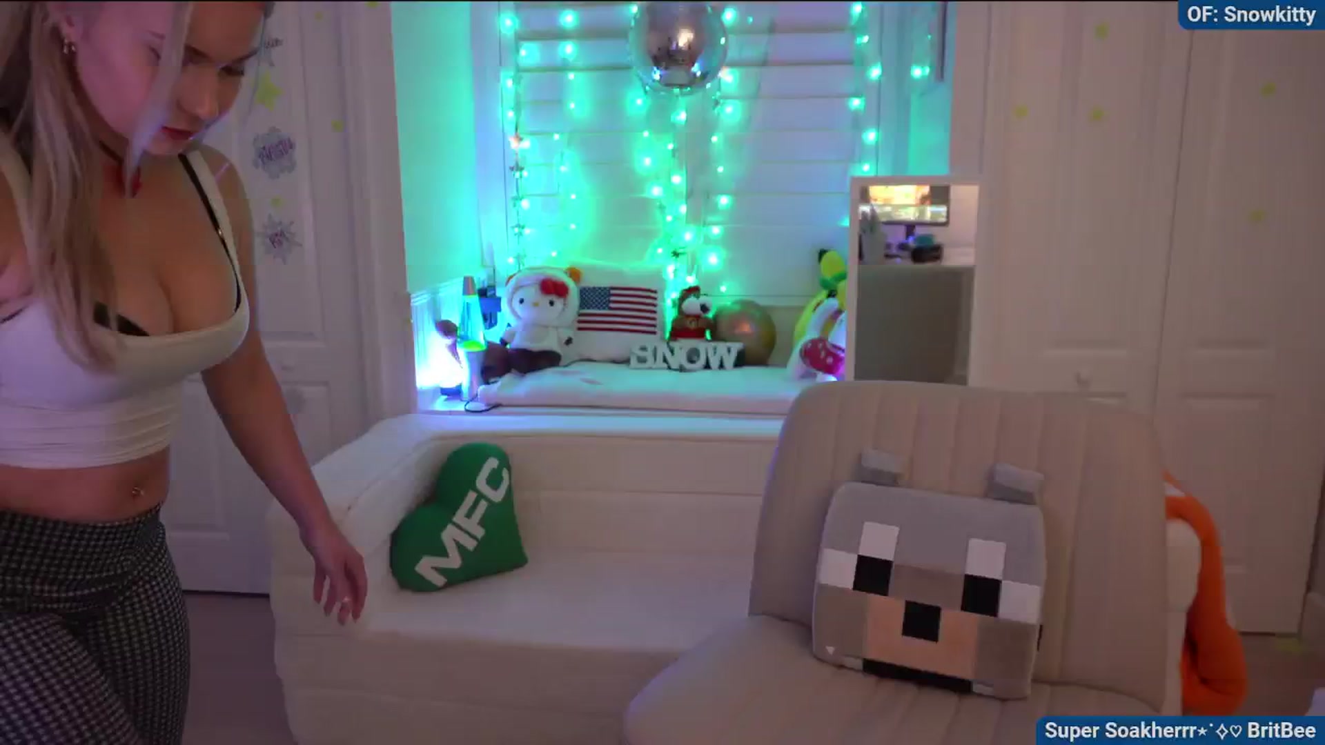 Gallery image thumbnail from Snowkitty's myfreecams stream on, 09/24/2024, 02:51 image 1 of 20