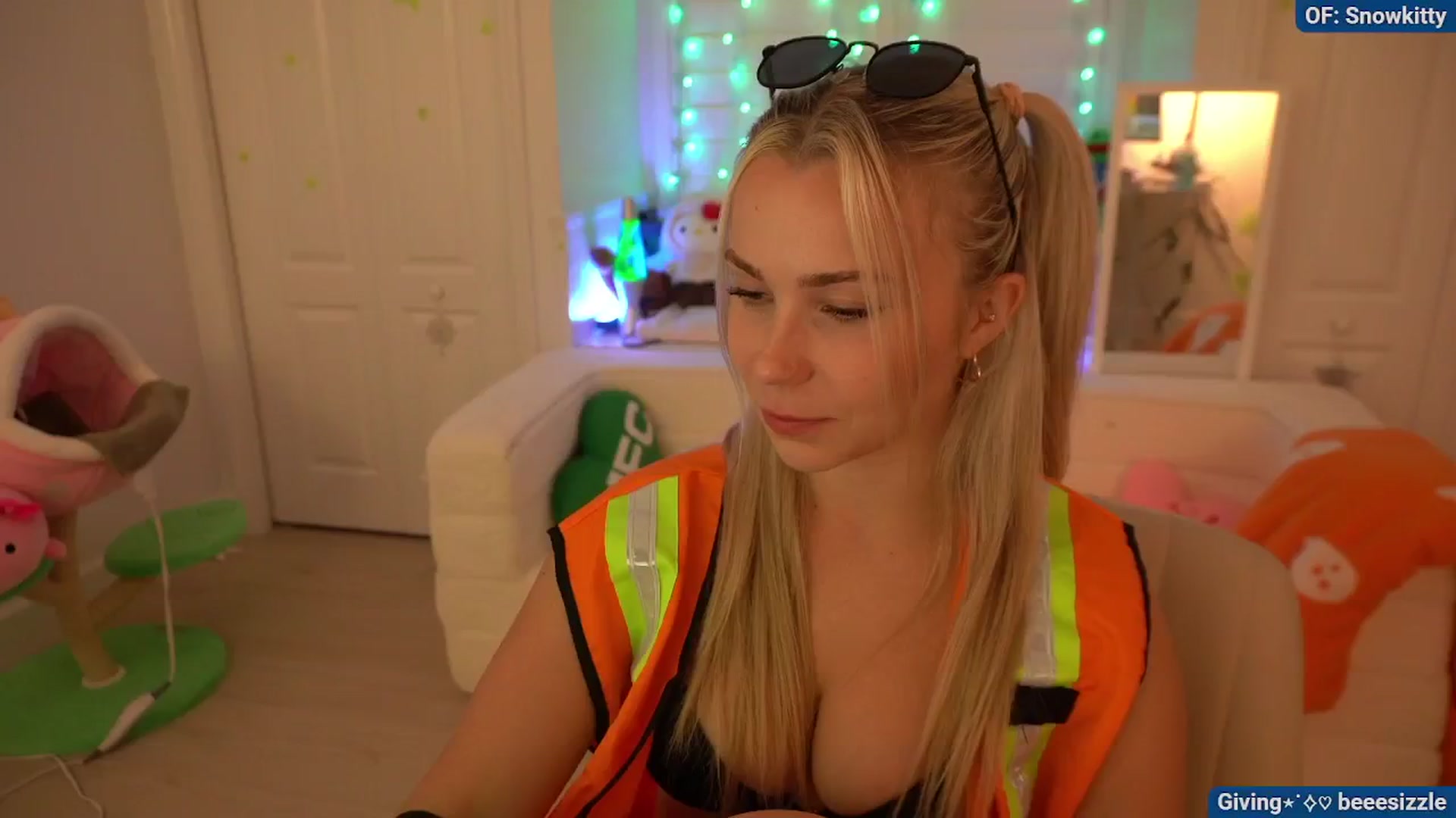 Gallery image thumbnail from Snowkitty's myfreecams stream on, 10/20/2024, 05:35 image 7 of 20