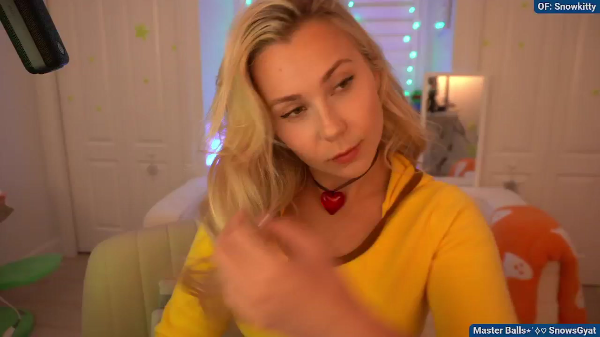 Gallery image thumbnail from Snowkitty's myfreecams stream on, 10/29/2024, 03:11 image 1 of 20