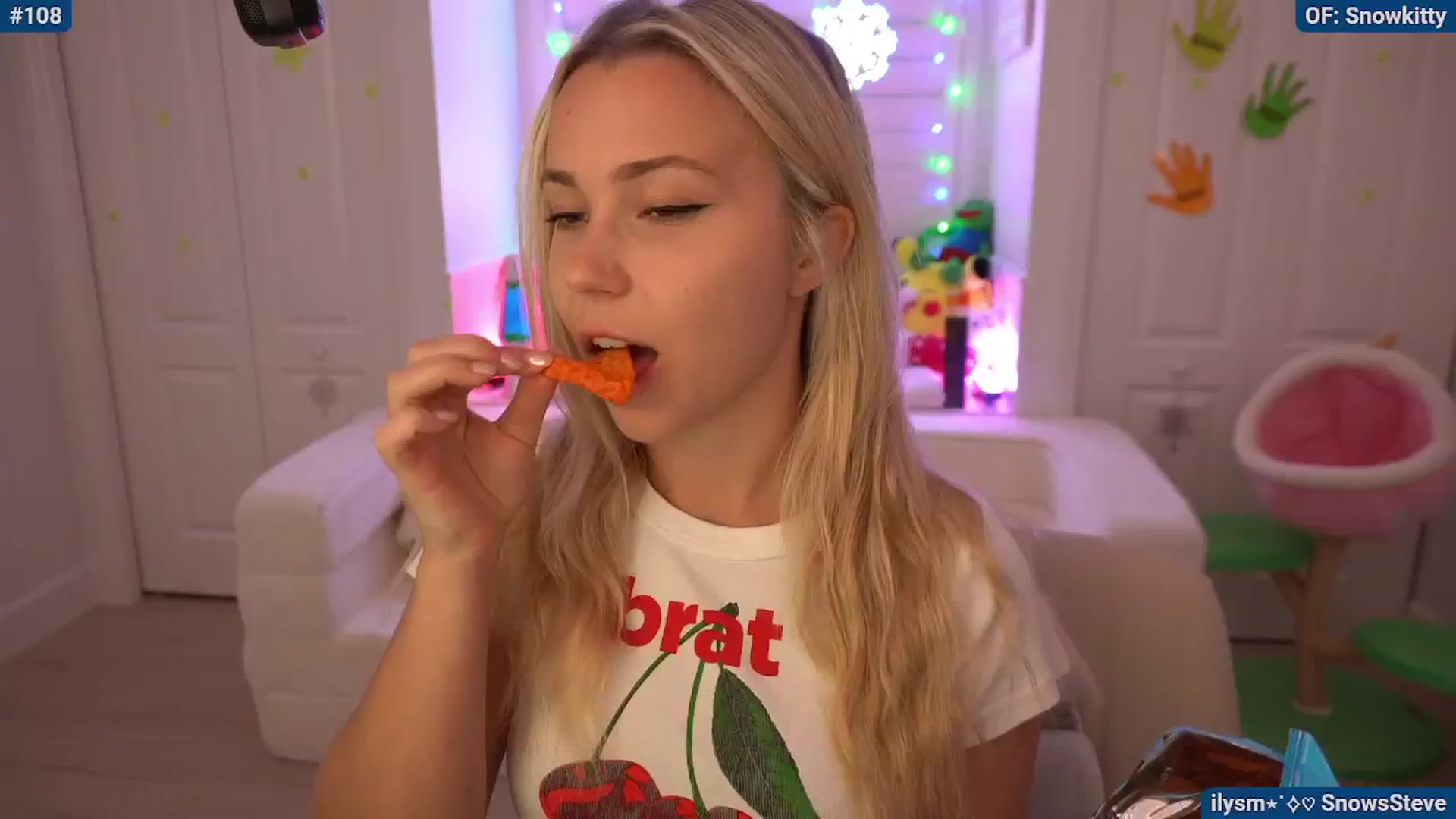 Gallery image thumbnail from Snowkitty's myfreecams stream on, 11/11/2024, 02:27 image 1 of 20