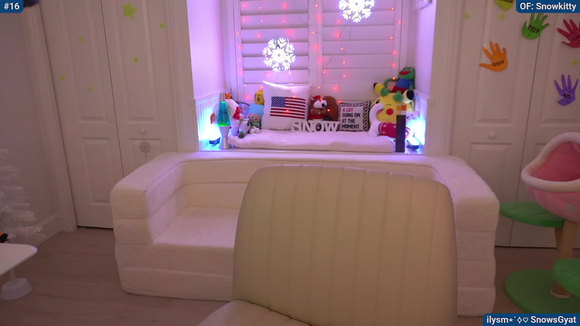 Gallery image thumbnail from Snowkitty's myfreecams stream on, 11/19/2024, 02:07 image 12 of 20