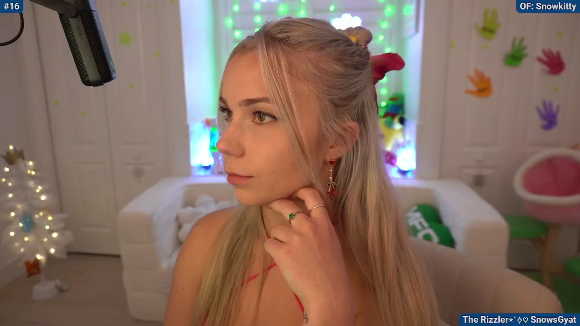 Gallery image thumbnail from Snowkitty's myfreecams stream on, 11/23/2024, 03:39 image 9 of 20