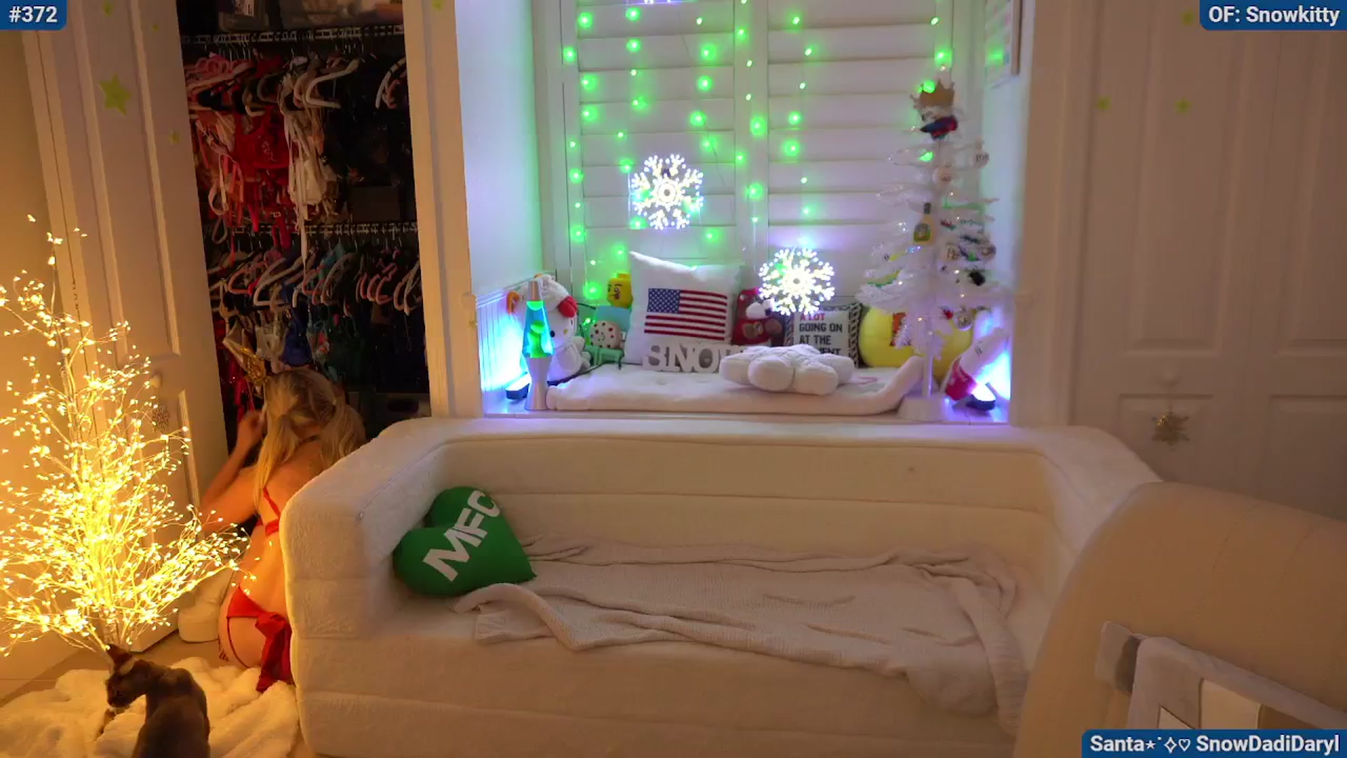 Gallery image thumbnail from Snowkitty's myfreecams stream on, 12/17/2024, 07:55 image 14 of 20