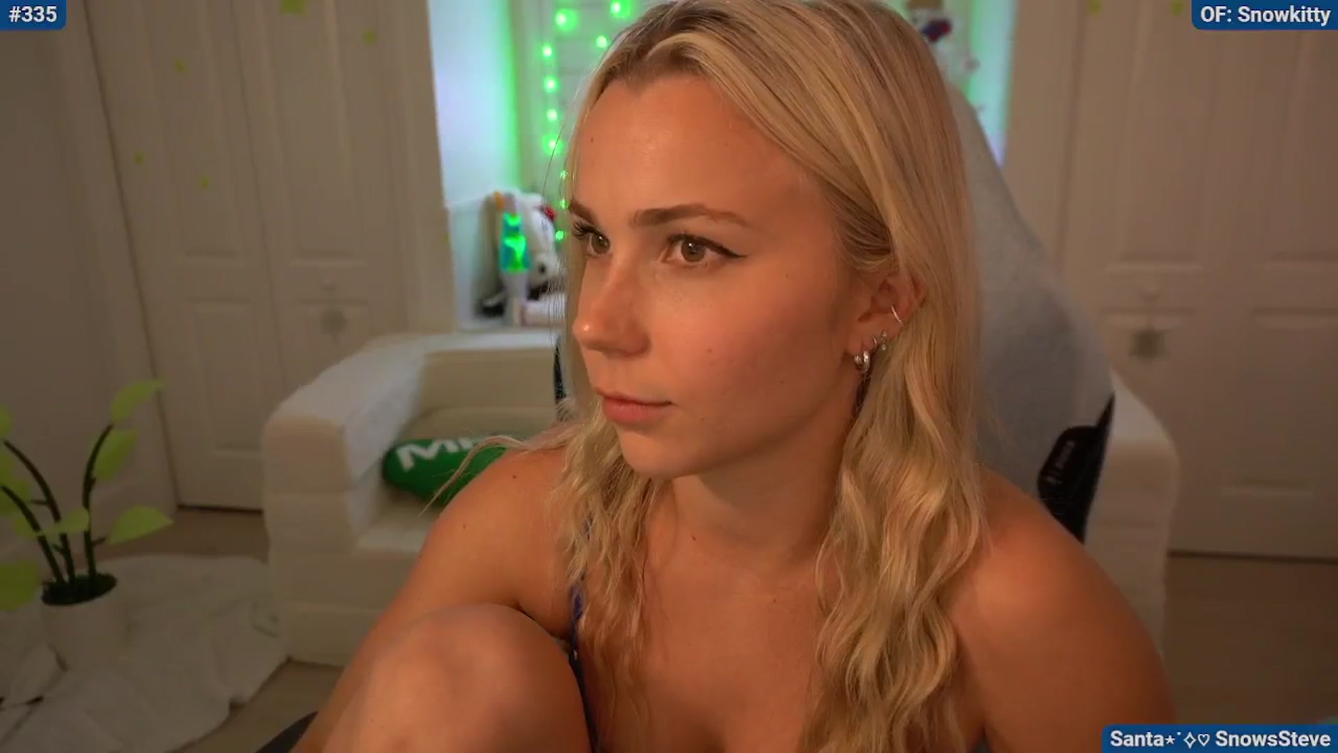 Gallery image thumbnail from Snowkitty's myfreecams stream on, 12/20/2024, 04:34 image 11 of 20