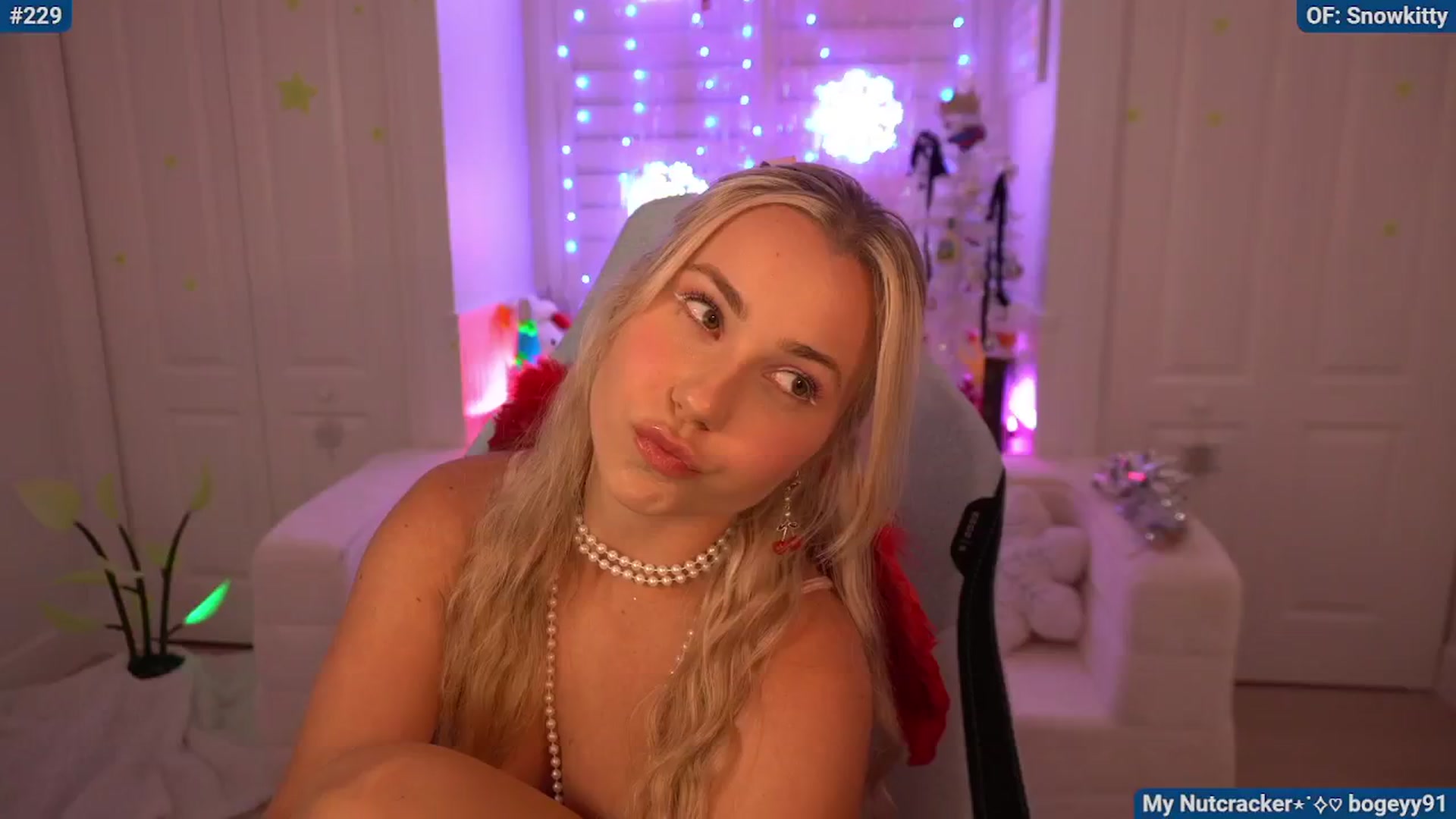 Gallery image thumbnail from Snowkitty's myfreecams stream on, 12/22/2024, 05:28 image 4 of 20