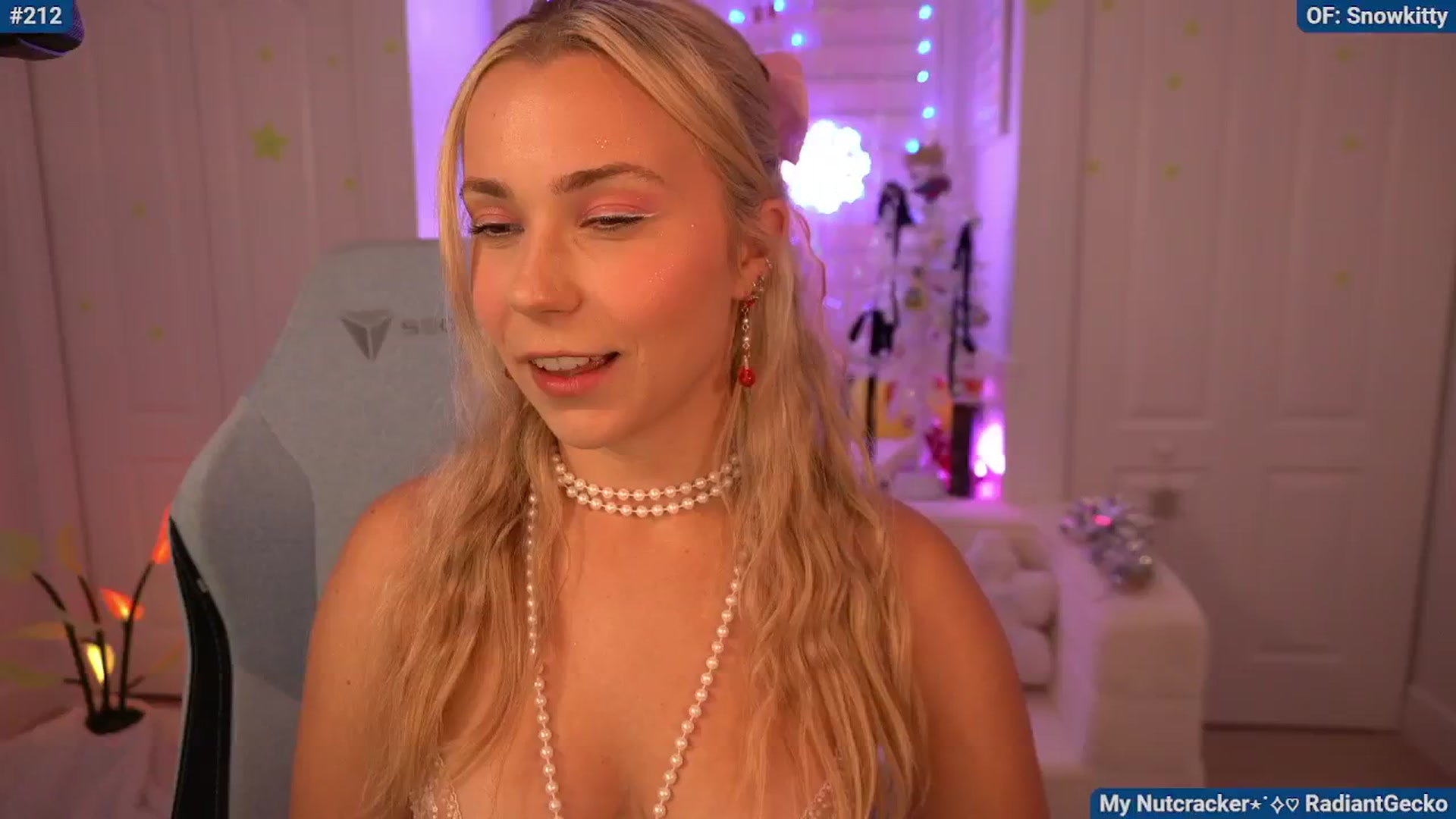 Gallery image thumbnail from Snowkitty's myfreecams stream on, 12/22/2024, 05:28 image 9 of 20