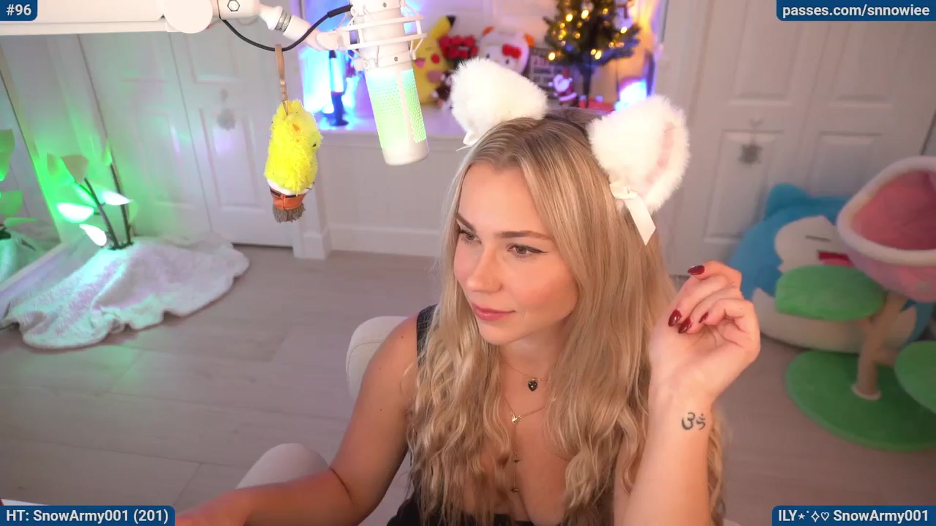 Gallery image thumbnail from Snowkitty's myfreecams stream on, 11/18/2025, 02:13 image 12 of 20