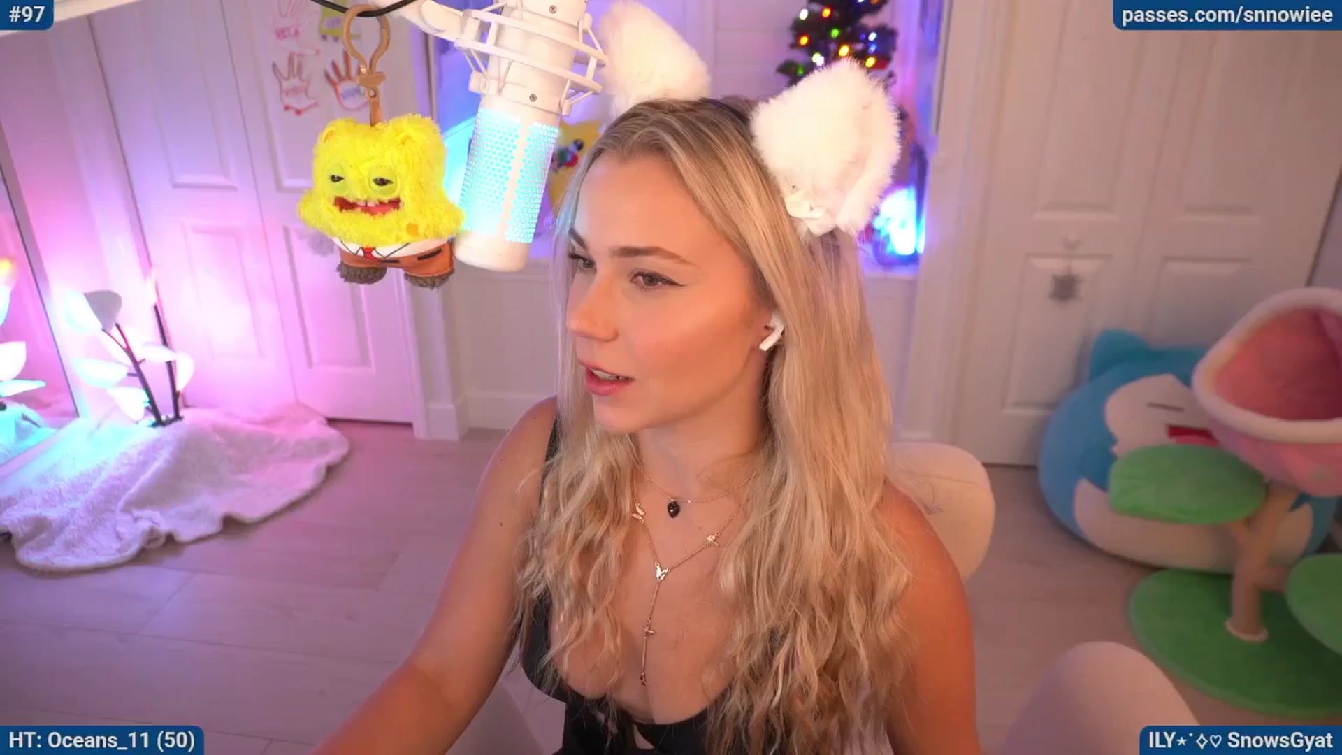 Gallery image thumbnail from Snowkitty's myfreecams stream on, 11/18/2025, 02:13 image 2 of 20