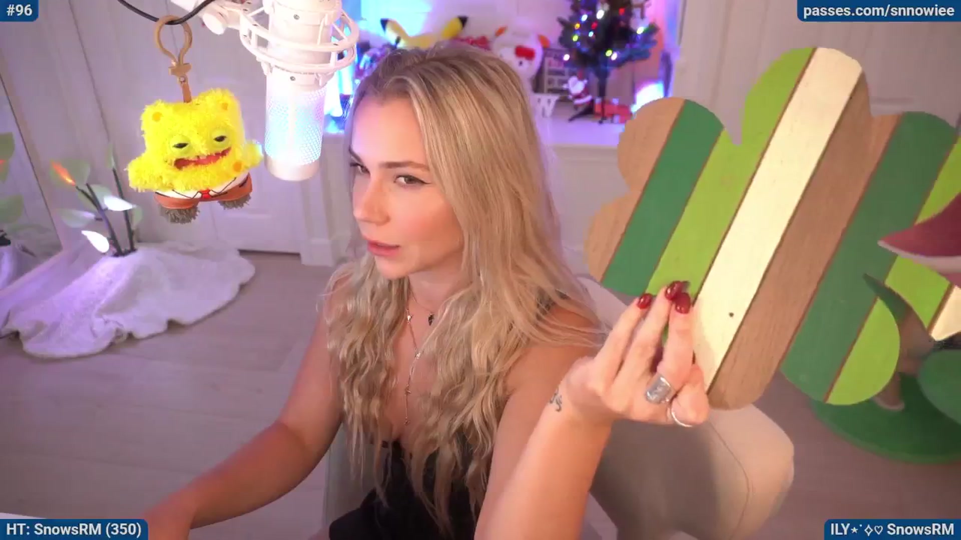 Gallery image thumbnail from Snowkitty's myfreecams stream on, 11/18/2025, 02:13 image 17 of 20