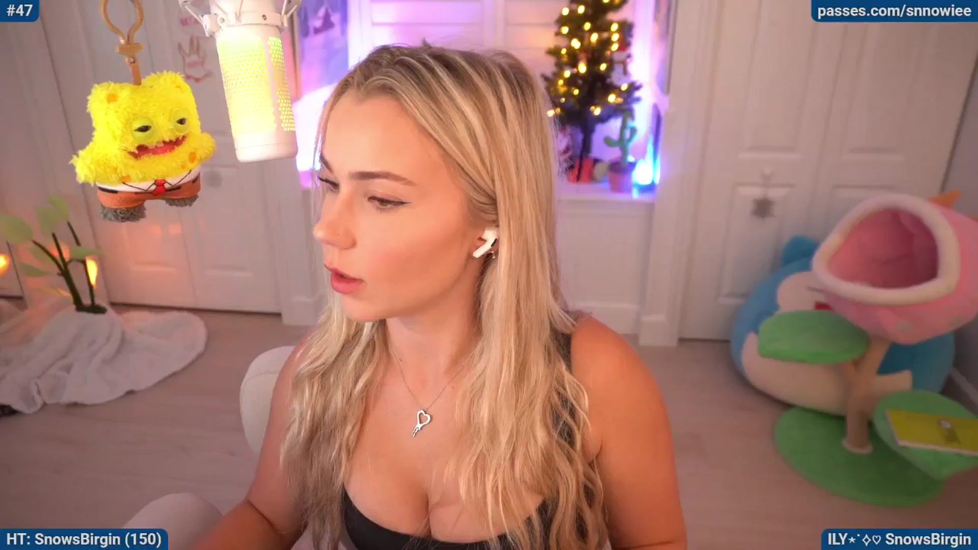 Gallery image thumbnail from Snowkitty's myfreecams stream on, 11/23/2025, 02:03 image 12 of 20