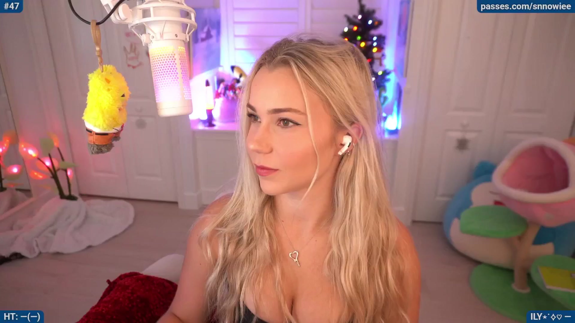 Gallery image thumbnail from Snowkitty's myfreecams stream on, 11/23/2025, 02:03 image 3 of 20