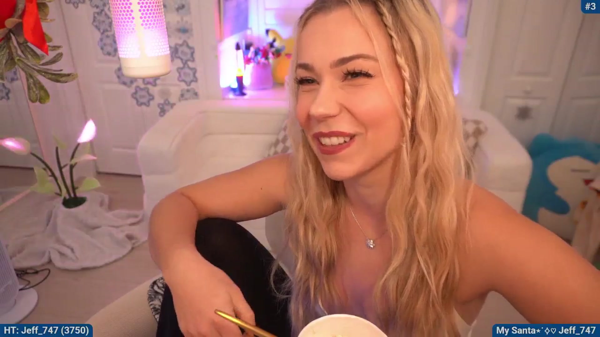 Gallery image thumbnail from Snowkitty's myfreecams stream on, 12/24/2025, 04:29 image 11 of 20