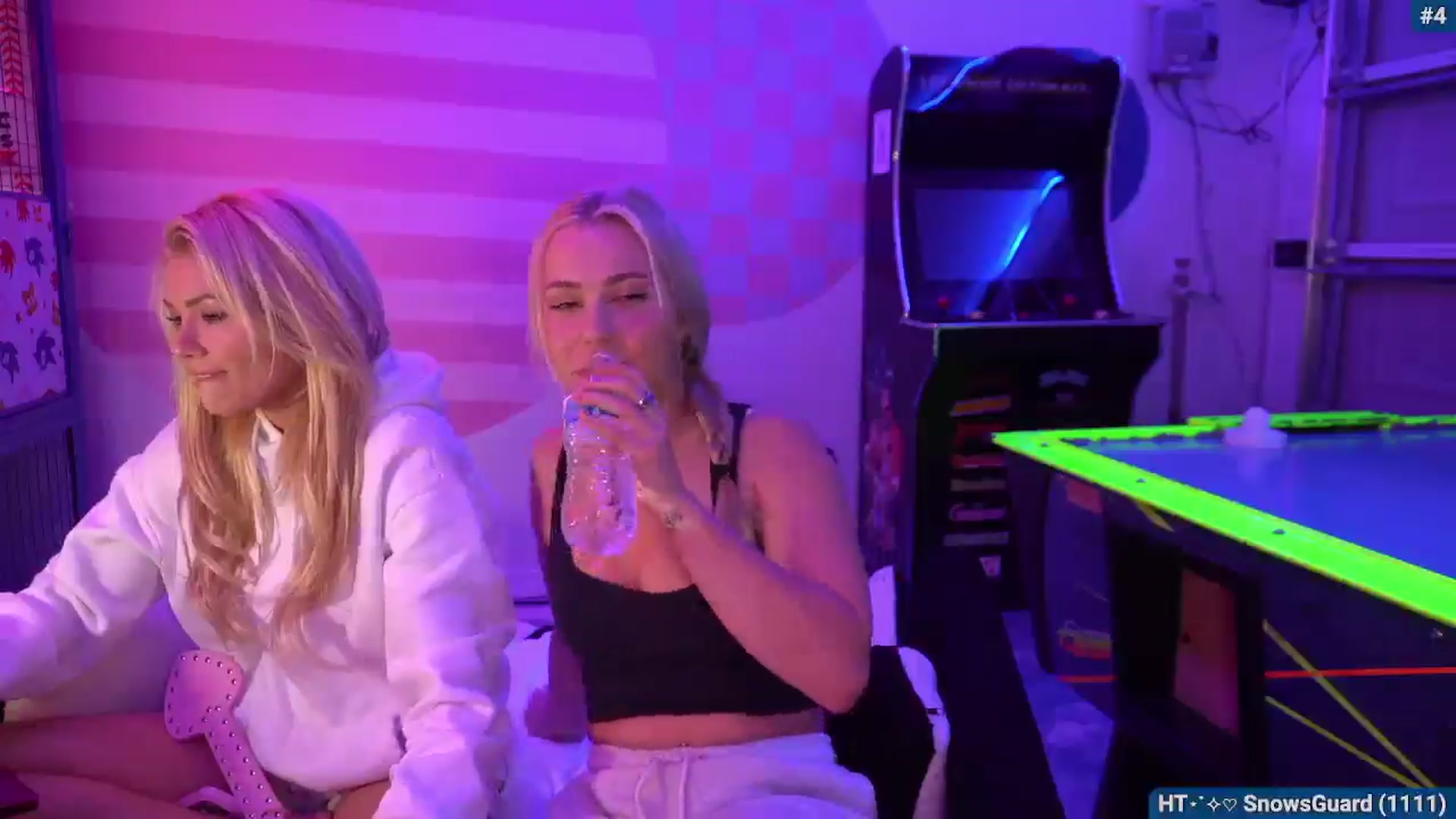 Gallery image thumbnail from Snowkitty's myfreecams stream on, 02/11/2026, 05:09 image 3 of 20