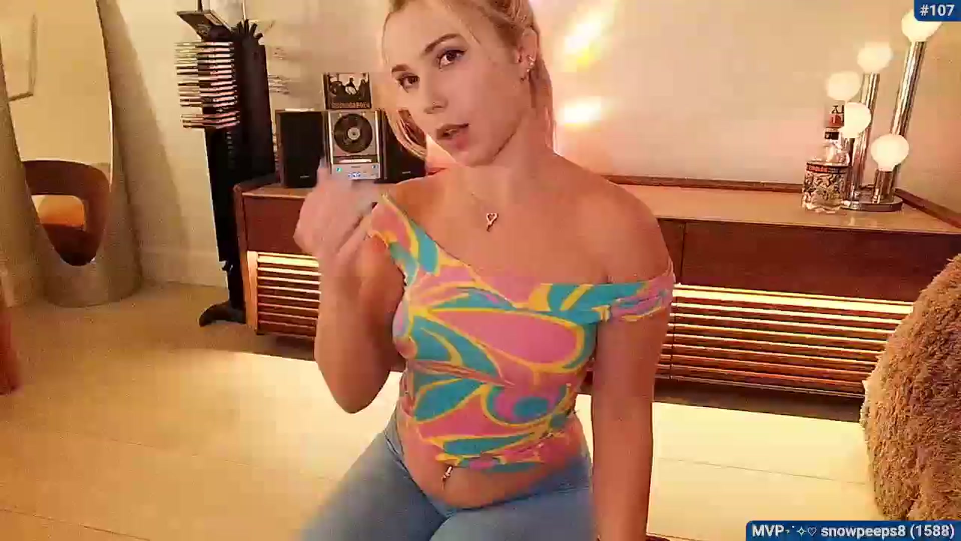 Gallery image thumbnail from Snowkitty's myfreecams stream on, 04/07/2026, 04:45 image 4 of 20