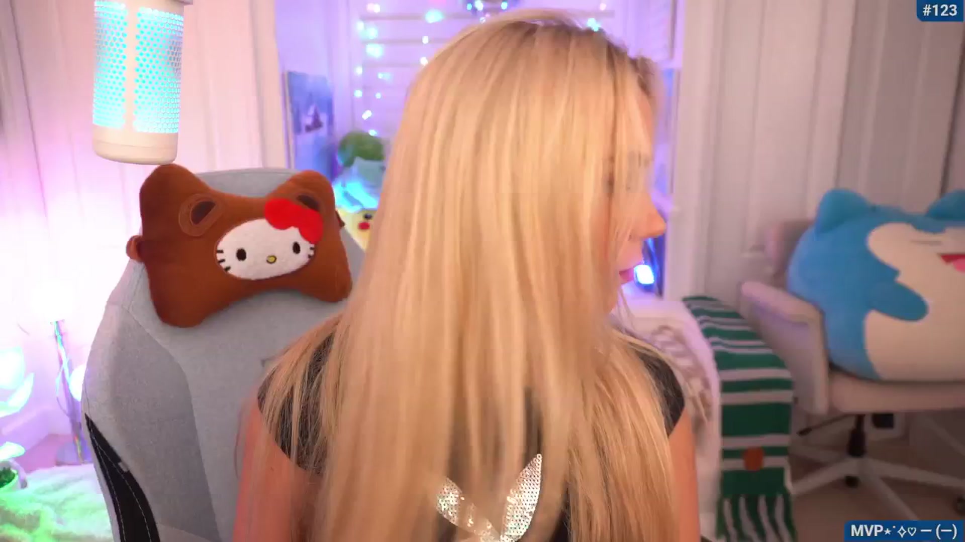 Gallery image thumbnail from Snowkitty's myfreecams stream on, 04/10/2026, 05:04 image 3 of 20