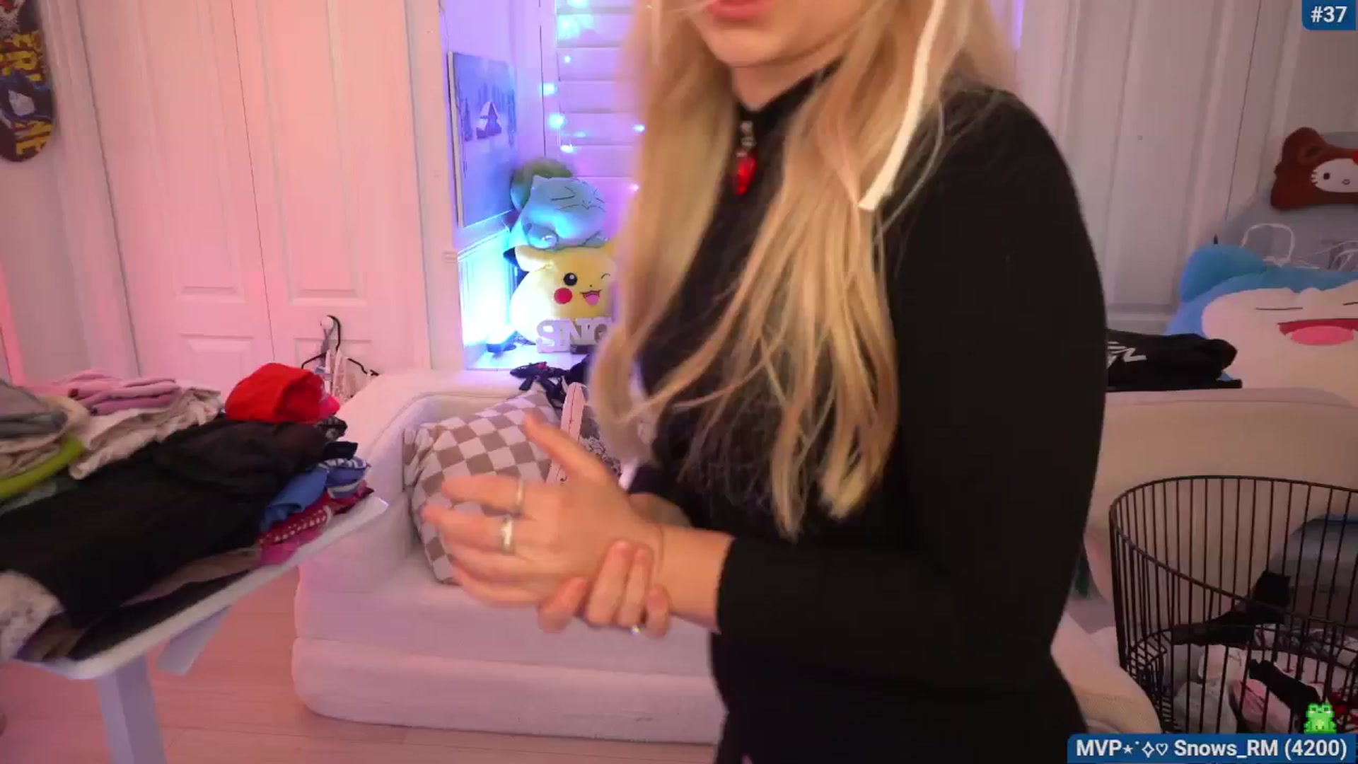 Gallery image thumbnail from Snowkitty's myfreecams stream on, 04/26/2026, 05:03 image 10 of 20