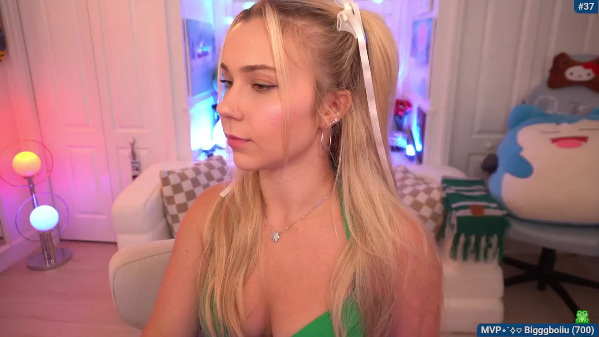 Gallery image thumbnail from Snowkitty's myfreecams stream on, 04/28/2026, 02:19 image 12 of 20