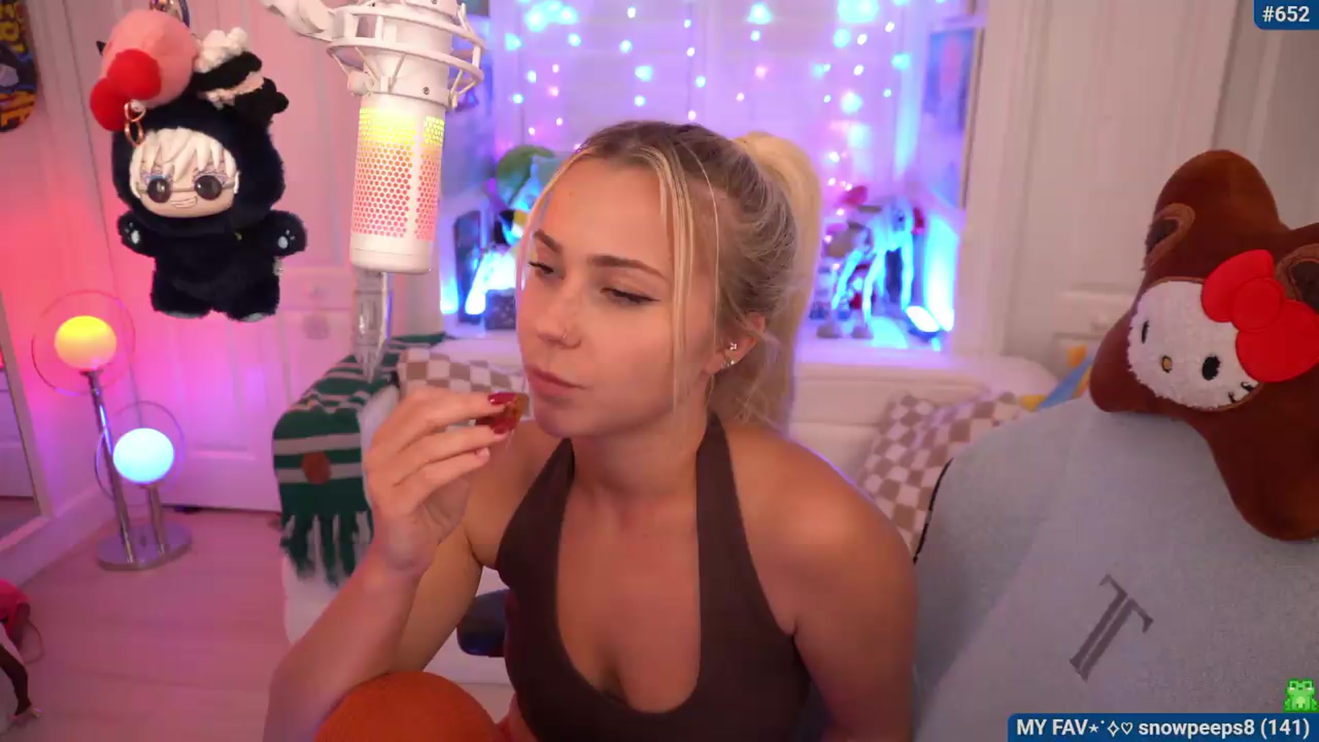 Gallery image thumbnail from Snowkitty's myfreecams stream on, 08/28/2026, 02:59 image 16 of 20