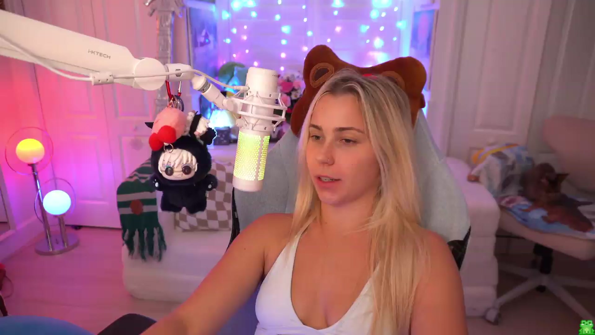 Gallery image thumbnail from Snowkitty's myfreecams stream on, 08/31/2026, 04:31 image 20 of 20